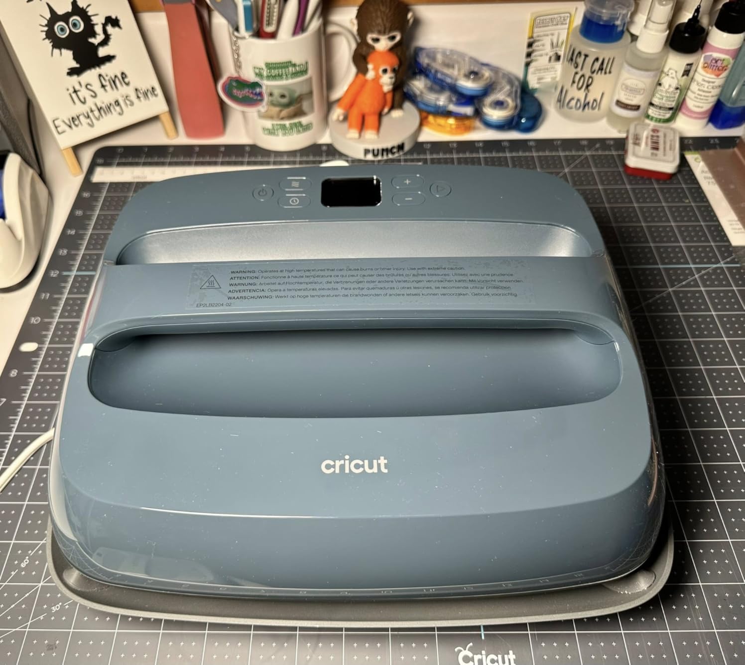 Cricut EasyPress SE Blue - 12 x 10 Heat Press Bundle with EasyPress Mat, 12 x 12 | 12 in x 10 in Heat Transfer Machine for T-Shirts, Sweatshirts, Blankets, Pillows, & More - Easy to Use customer photo 2