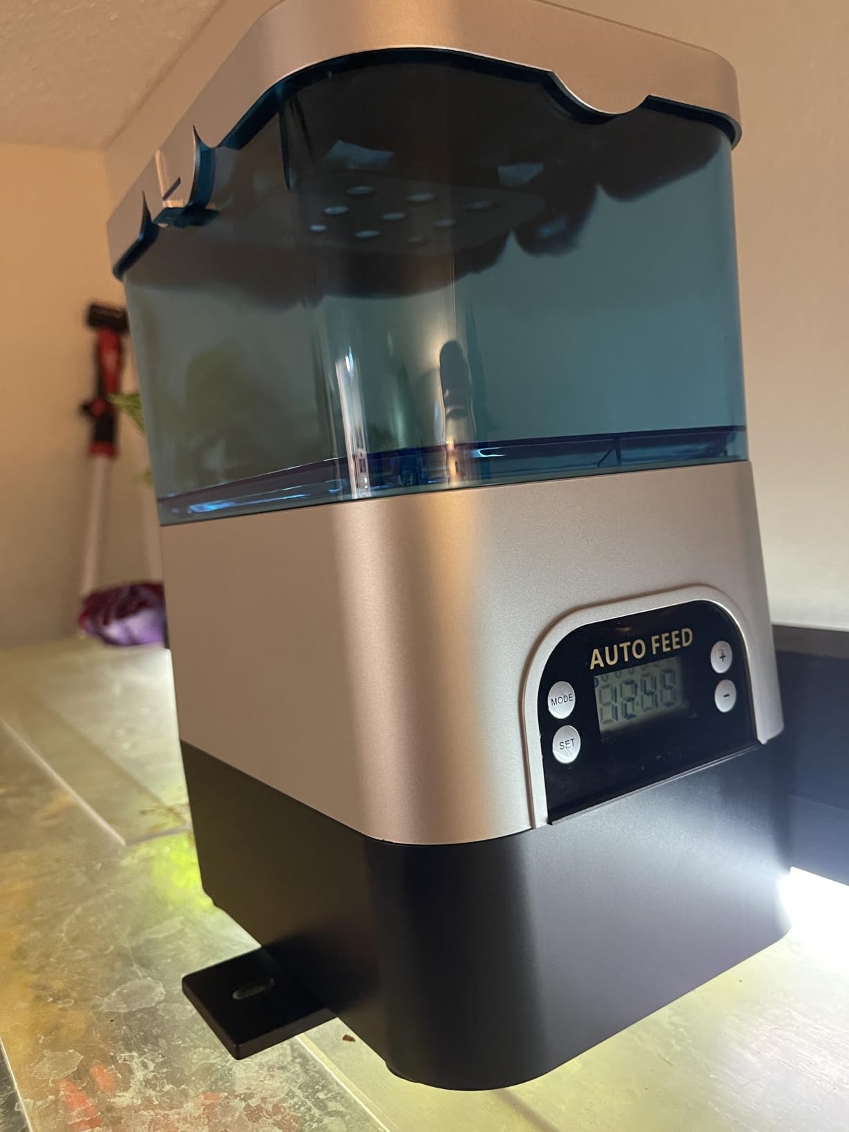 Pawfly Automatic Fish Feeder for Pond, 2.8 L Large Capacity Pond Fish Feeder with Timer, Adjustable Auto Fish Food Dispenser, Moisture-Proof Outdoor Koi Fish Feeder, Battery Powered (Not Included) customer photo 1