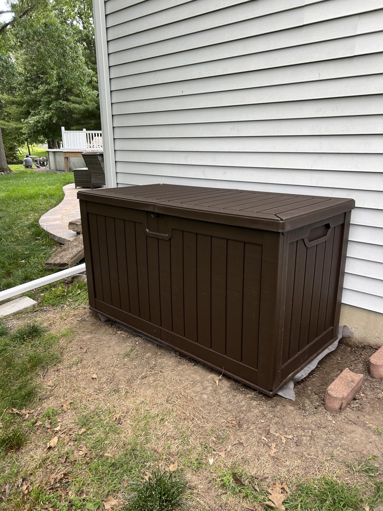 Flamaker Resin Deck Box 100 Gallon Large Lockable Outdoor Storage Box Waterproof Deck Chest for Patio Cushions, Garden Tools, Accessories (Black) customer photo 1