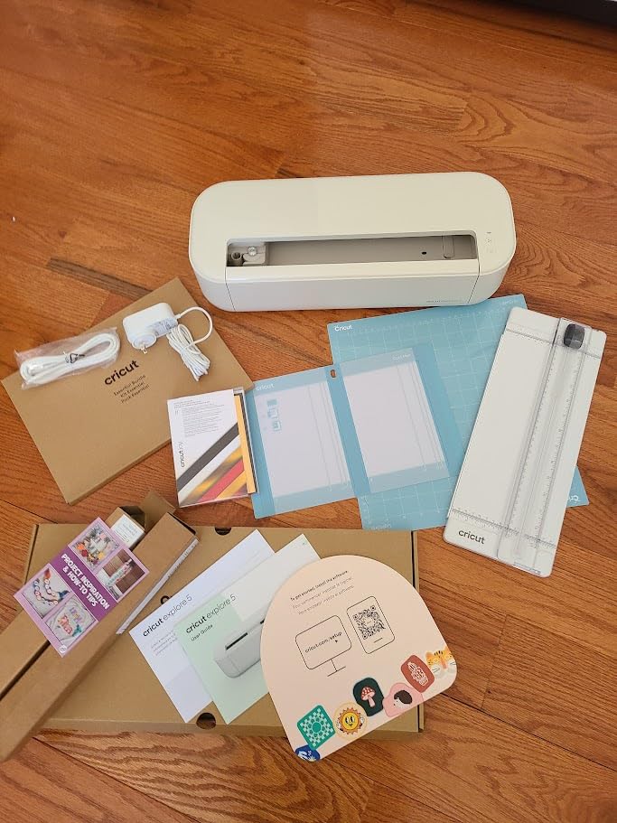 Cricut Explore 5 Essential Bundle with Multicolor Sampler + EasyPress 9x9 customer photo 2