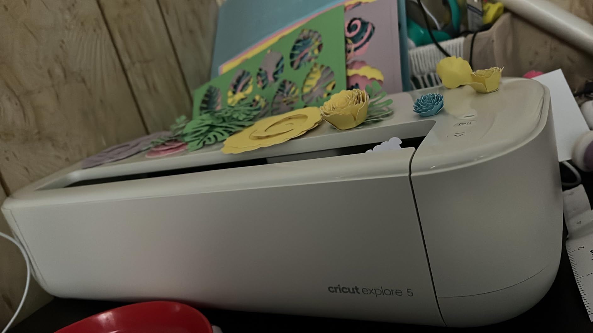 Cricut Explore 5 Essential Bundle with Rainbow Sampler + EasyPress 9x9 customer photo 1