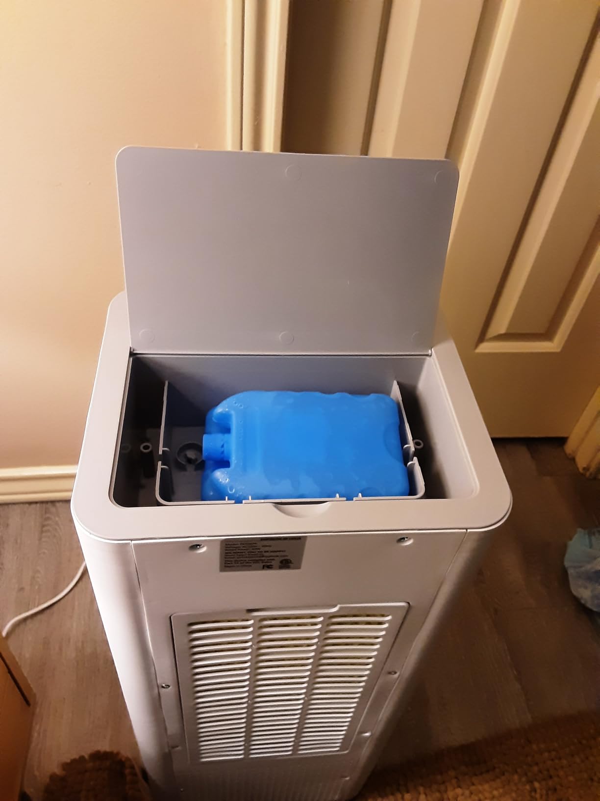 PNTCK Portable Air Conditioners, 3 IN 1 Evaporative Air Cooler with 2 Ice Packs, 2.1Gal Tank, 3 Speeds, 4 Modes, Remote & 12H Timer, Oscillating Swamp Coolers for Large Room, Home Office, Bedroom customer photo 2