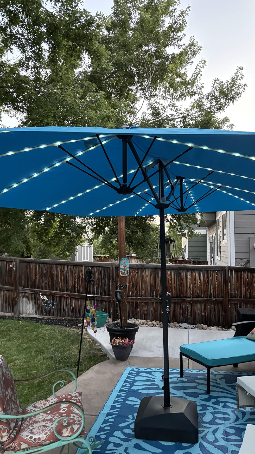 Maple99 Umbrella Base - Fillable Umbrella Pole Holder 2 Knobs, with Heavy Duty Windproof Design for Patio, Deck, Poolside, Garden. 4 Wheels, 2 Locks, Holds 125 lbs, Dark Black customer photo 1