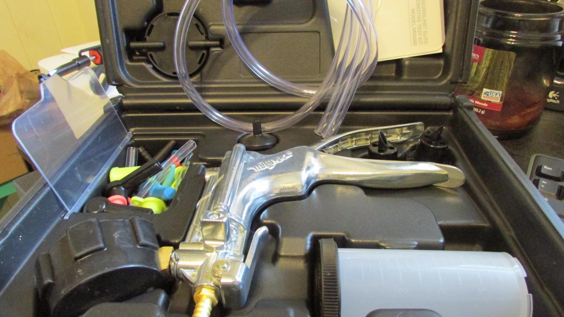 Mityvac MV8500 Silverline Elite Automotive Brake/Clutch Bleeding, Diesel Fuel Priming and Vacuum/Pressure Testing Kit, Ergonomic Design, Zinc-aluminum Die Cast, MV8510 Pump, 4.5oz Fluid Reservoir customer photo 1