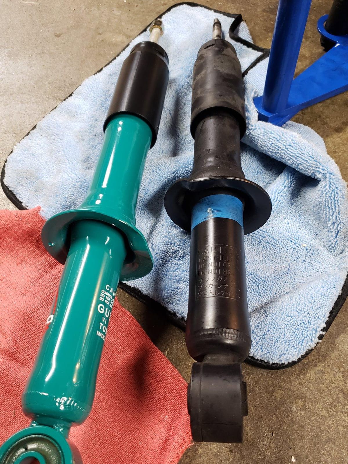 OTC 6494 Clamshell Strut Spring Compressor - Impact Wrench Compatible | Compresses 4