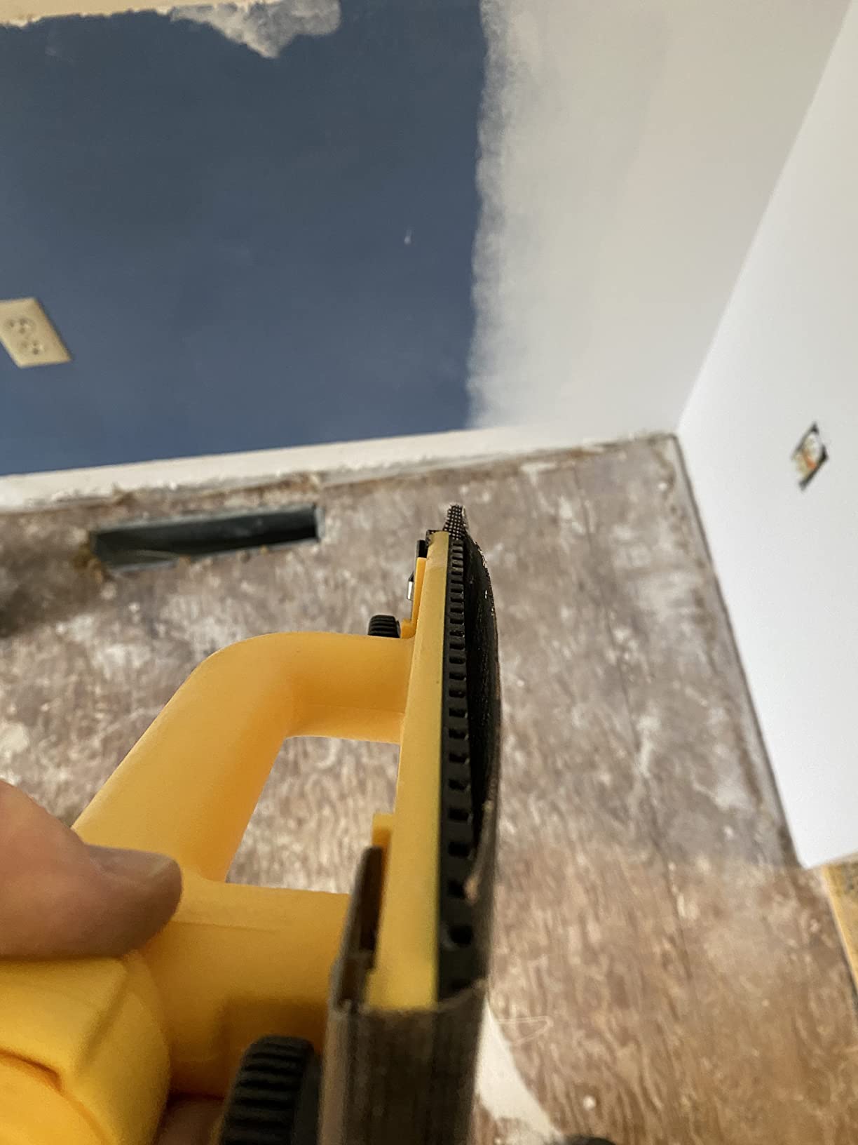 Hyde Tools 09165 Dust-Free Drywall Vacuum Hand Sander with 6-Foot Hose customer photo 2