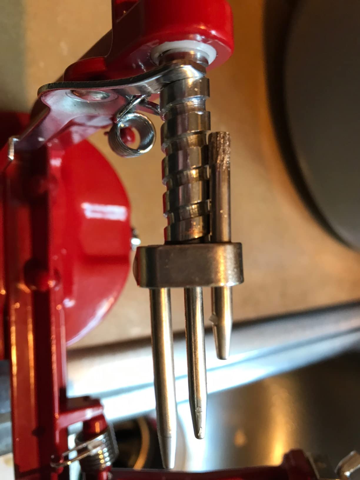 Apple Master - Apple, Potato, Parer, Slicer & Corer with Vacuum Base & Clamp, Red customer photo 1