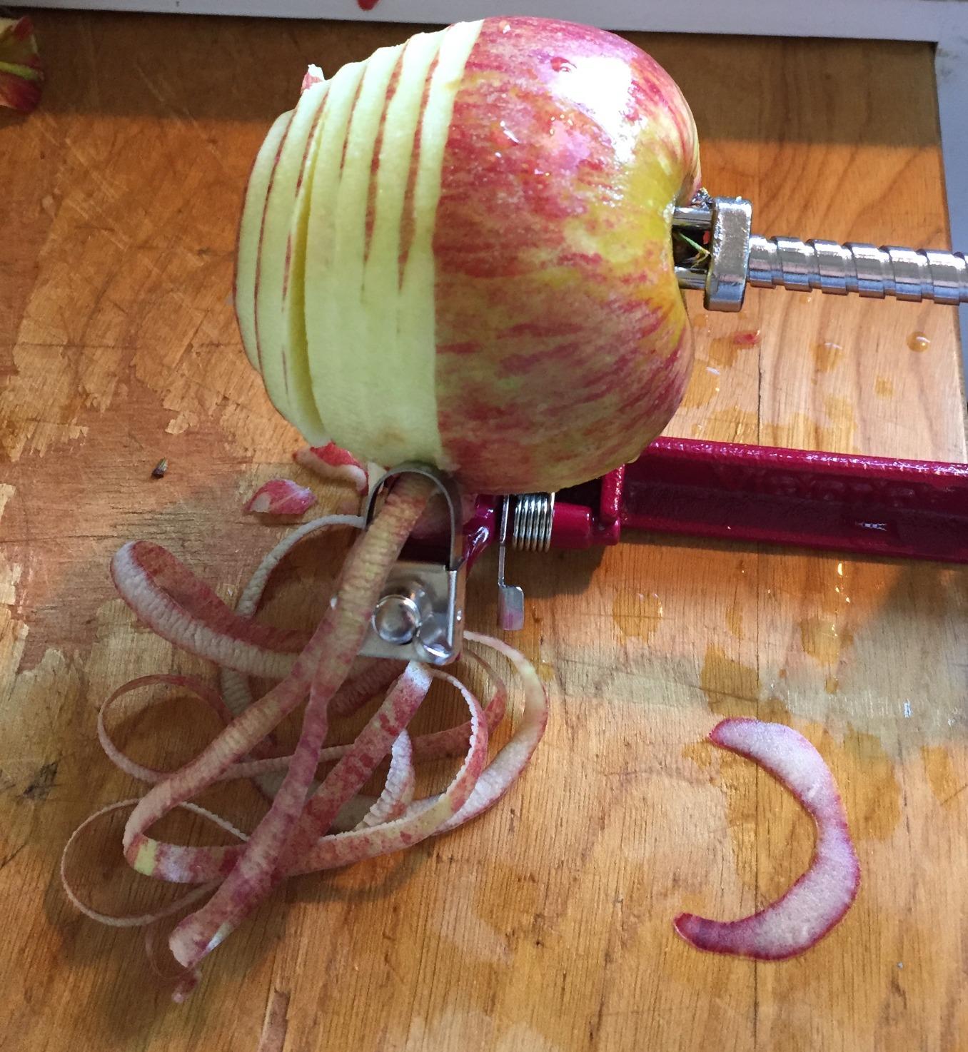 Heavy Duty Cast Iron Peeler with Stainless Steel Corer Slicer and Peeler Blades and a Strong Clamp Base, Apple Pie or Apple Crisp Maker customer photo 1