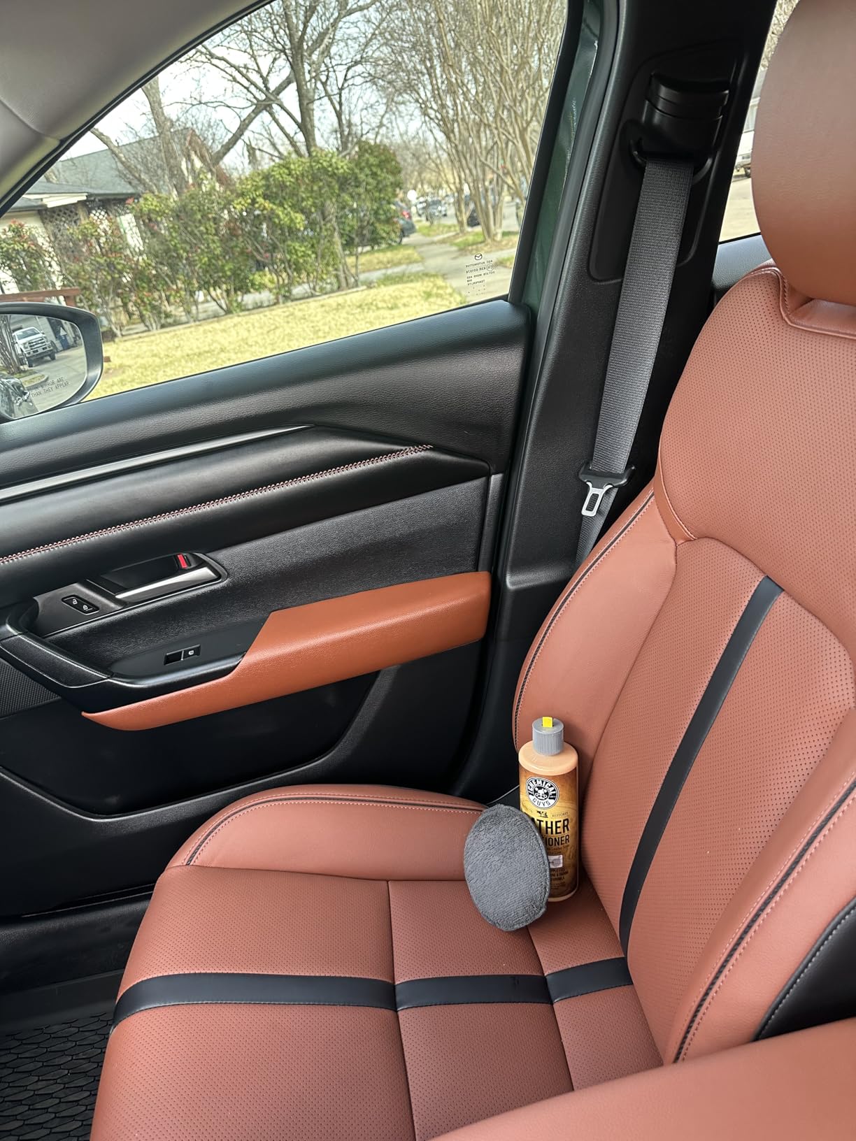 Chemical Guys, Leather Cleaner & Conditioner Kit for Cars & Home, 2 x 16 oz | Two-step kit cleans then conditions seats, furniture, bags and boots, pH-balanced for natural and sealed leather customer photo 1