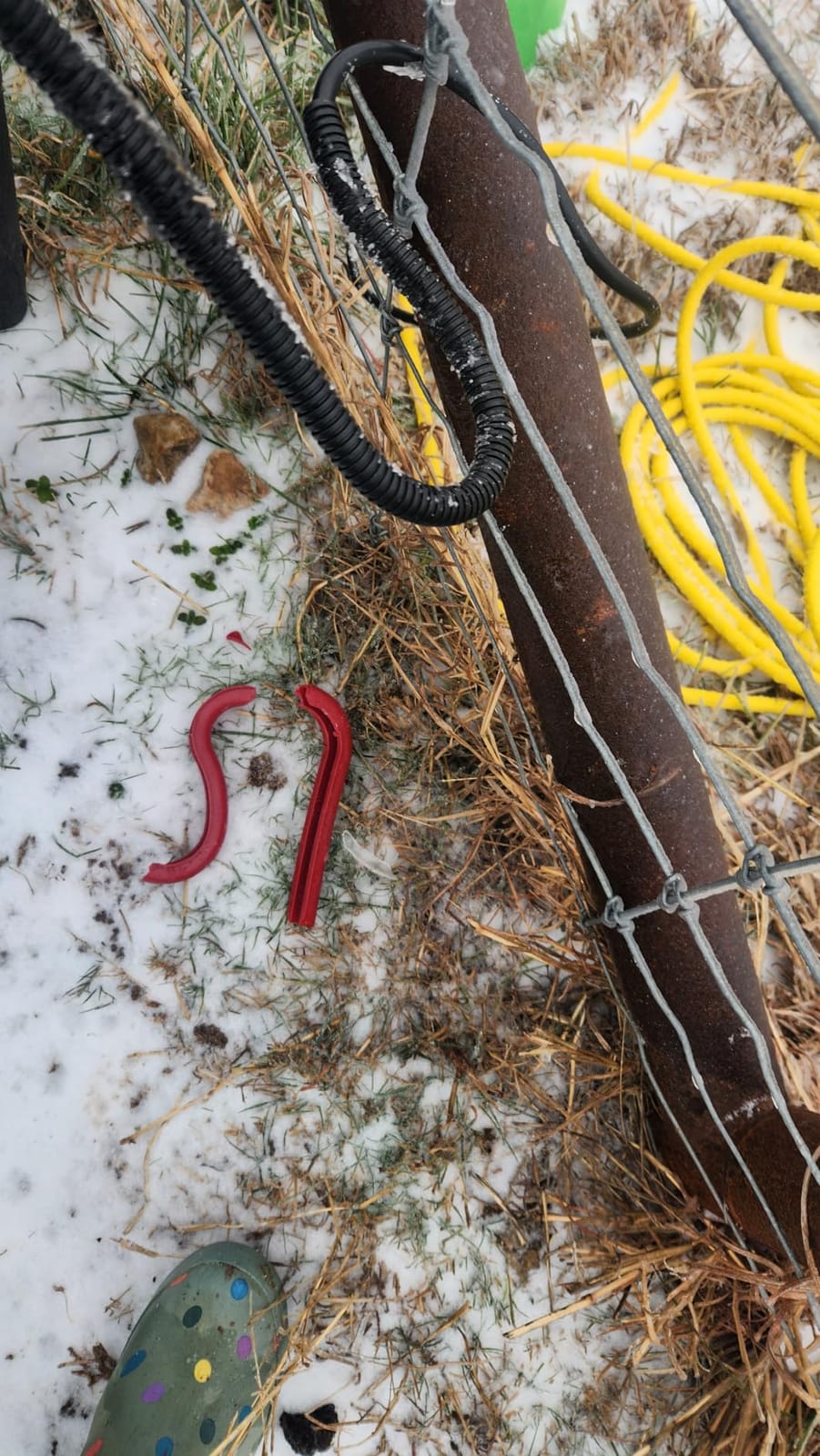 K&H Stock Tank Deicer, Pond Heater, 500W, Safety Listed, Red - Floating or Submersible customer photo 1