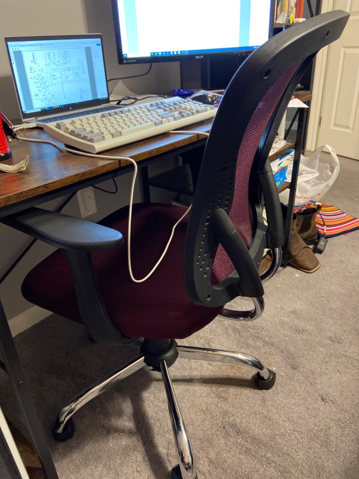 Flash Furniture Alfred Mid-Back Black Mesh Swivel Task Office Chair with Chrome Base and Arms customer photo 2