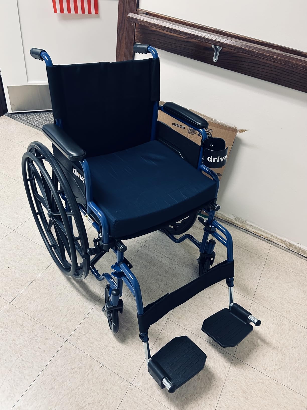 Drive Medical Blue Streak Lightweight Wheelchair, Footrests, 18