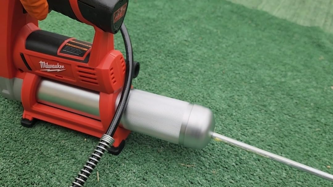 Milwaukee 2446-20 M12 12-Volt Cordless Grease Gun (Tool Only, No Battery) customer photo 2