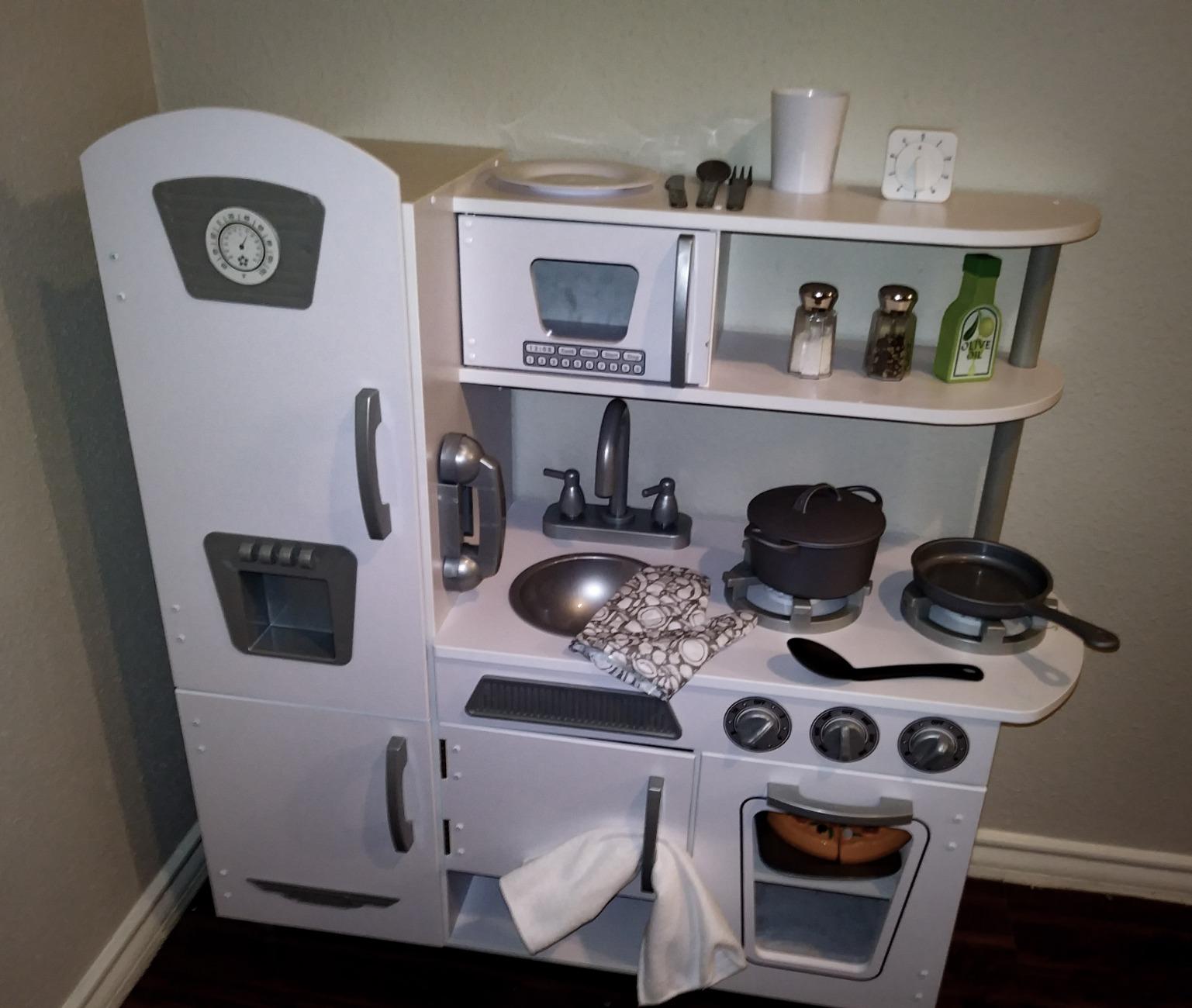 KidKraft Vintage Wooden Play Kitchen with Pretend Ice Maker and Play Phone, White customer photo 2