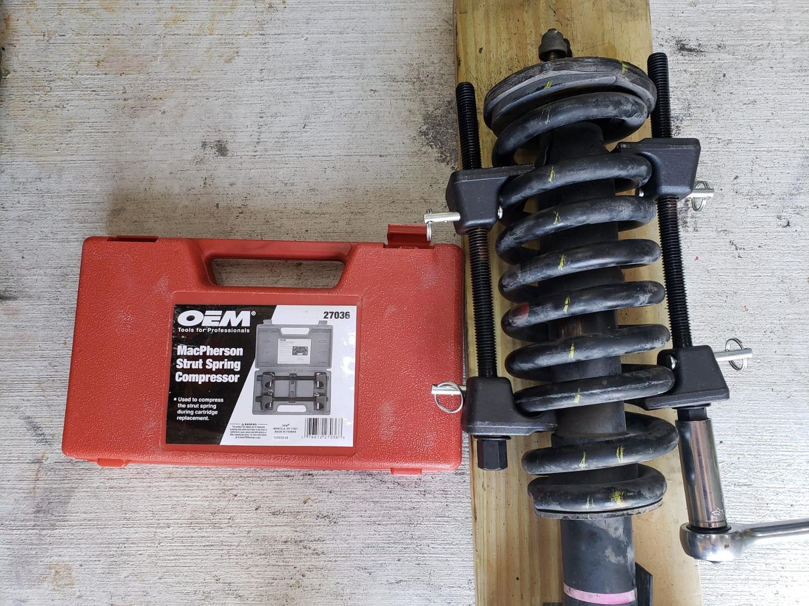 OEMTOOLS 27036 10.75 Inch MacPherson Strut Spring Compressor, Set of 2 Universal Spring Compressor Tool Automotive, 9.75 Inch Maximum Safe Opening, Carrying Case Included customer photo 1