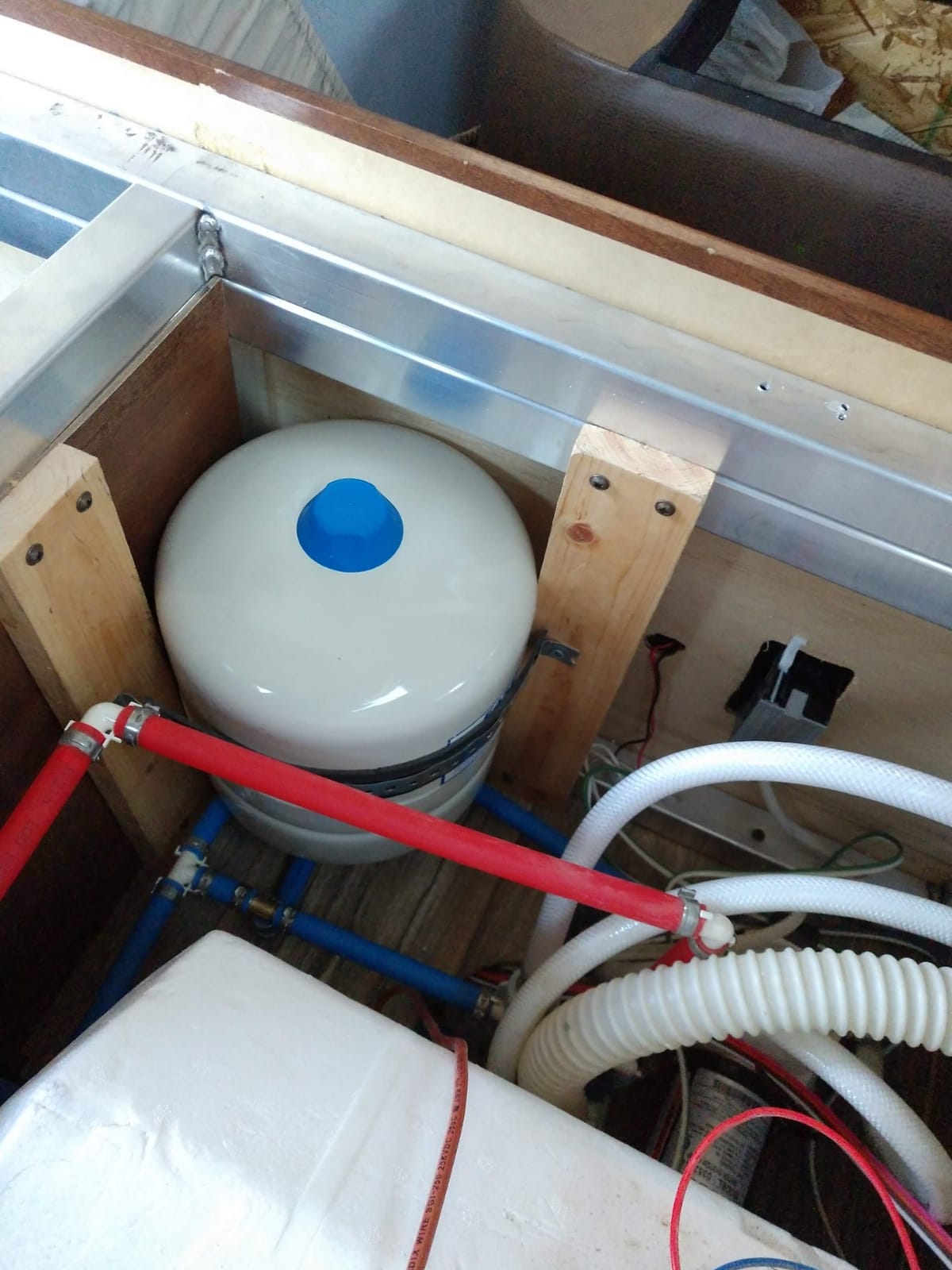 Eastman Thermal Expansion Tank, 2 gal, 3/4 in MIP Connection, 60022 customer photo 1