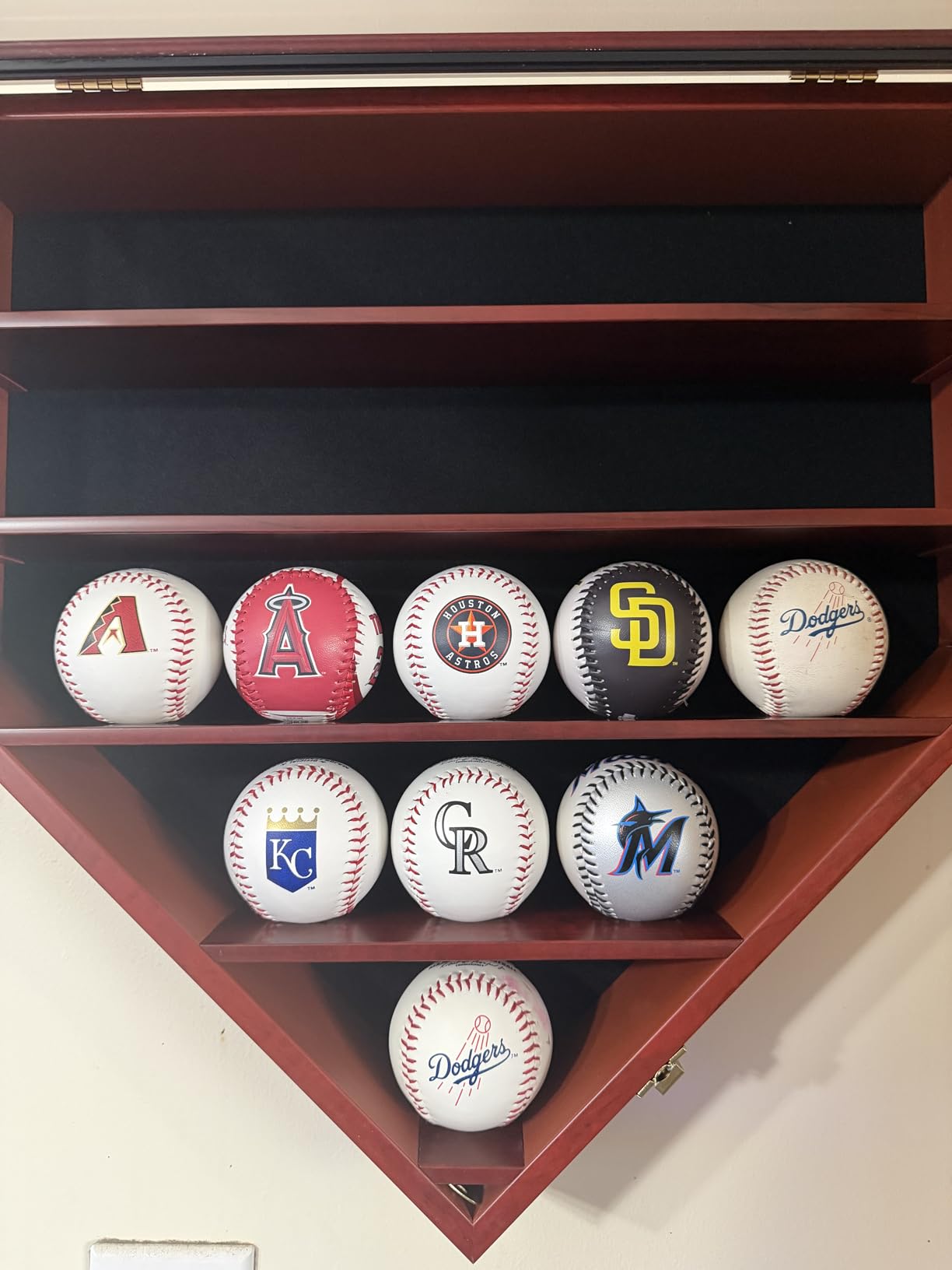 DisplayGifts Baseball Display Case Baseball Holders for Balls Display with 21 Slots Wall Display Box 98% Clear Antifade UV Protection with Gold Locks for Homerun and Collector Autograph Balls customer photo 1