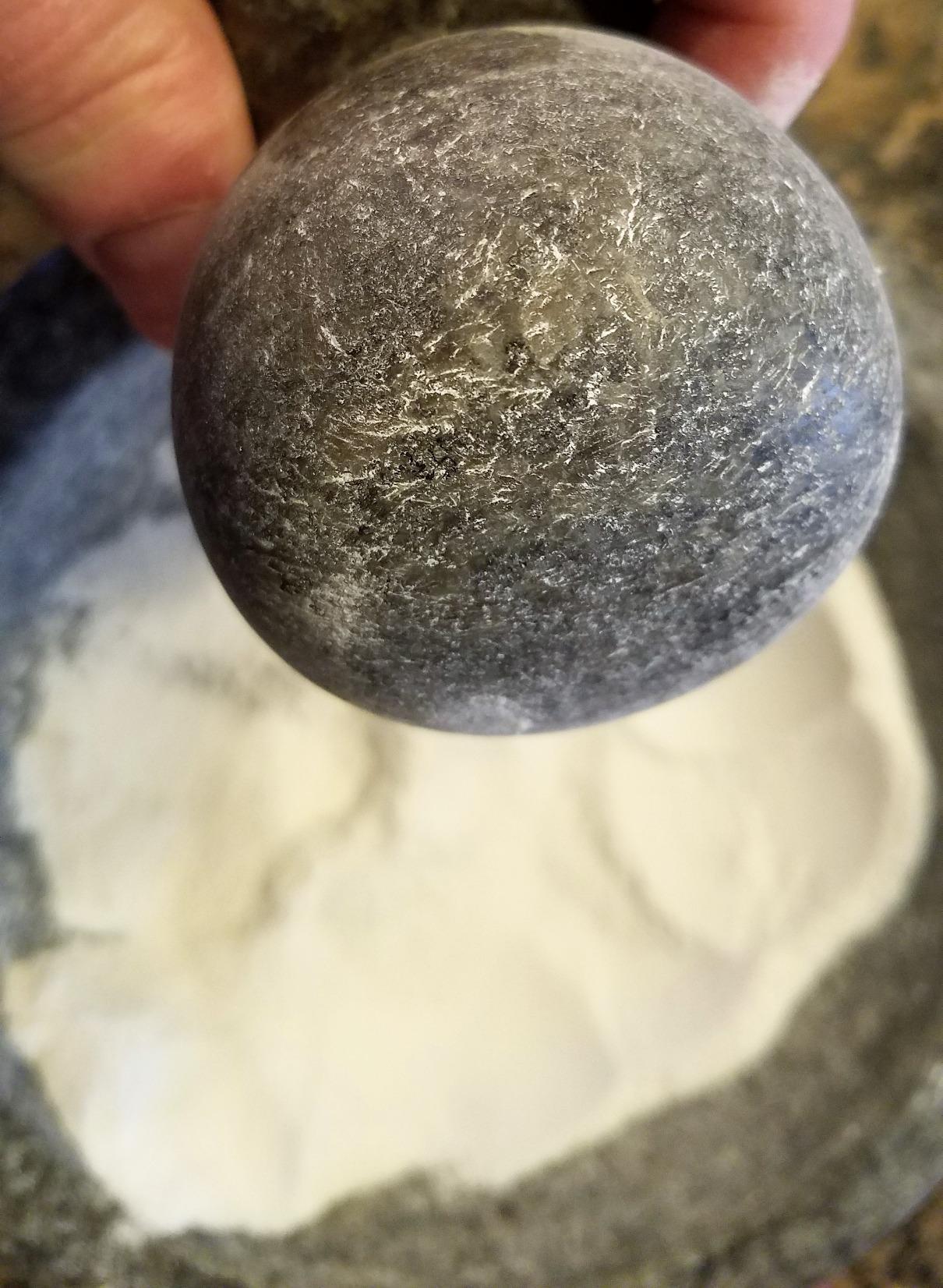 IMUSA USA Super Heavy Traditional Granite Molcajete Spice Grinder, 8-Inch, Gray customer photo 2