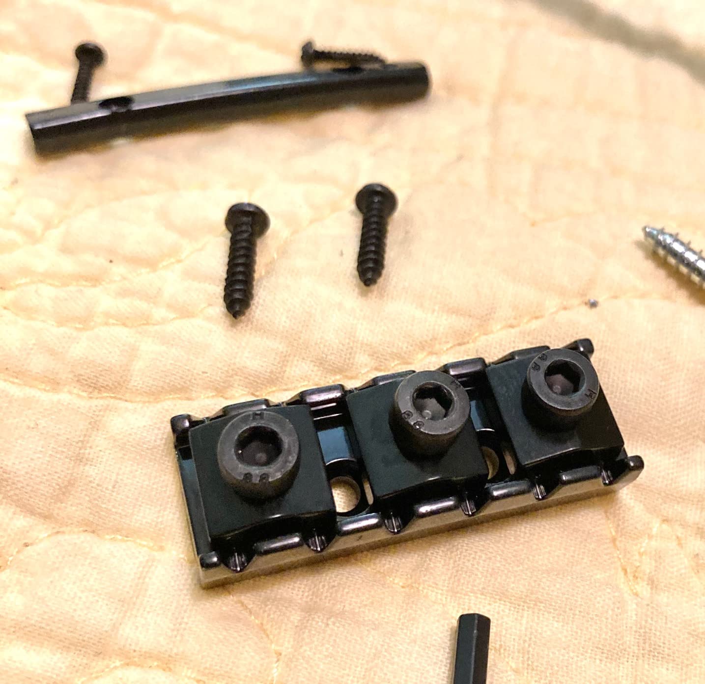 Musiclily 54mm Guitar Double Locking Tremolo System Bridge for Floyd Rose Style Electric Guitar Replacement Parts, Chrome customer photo 2