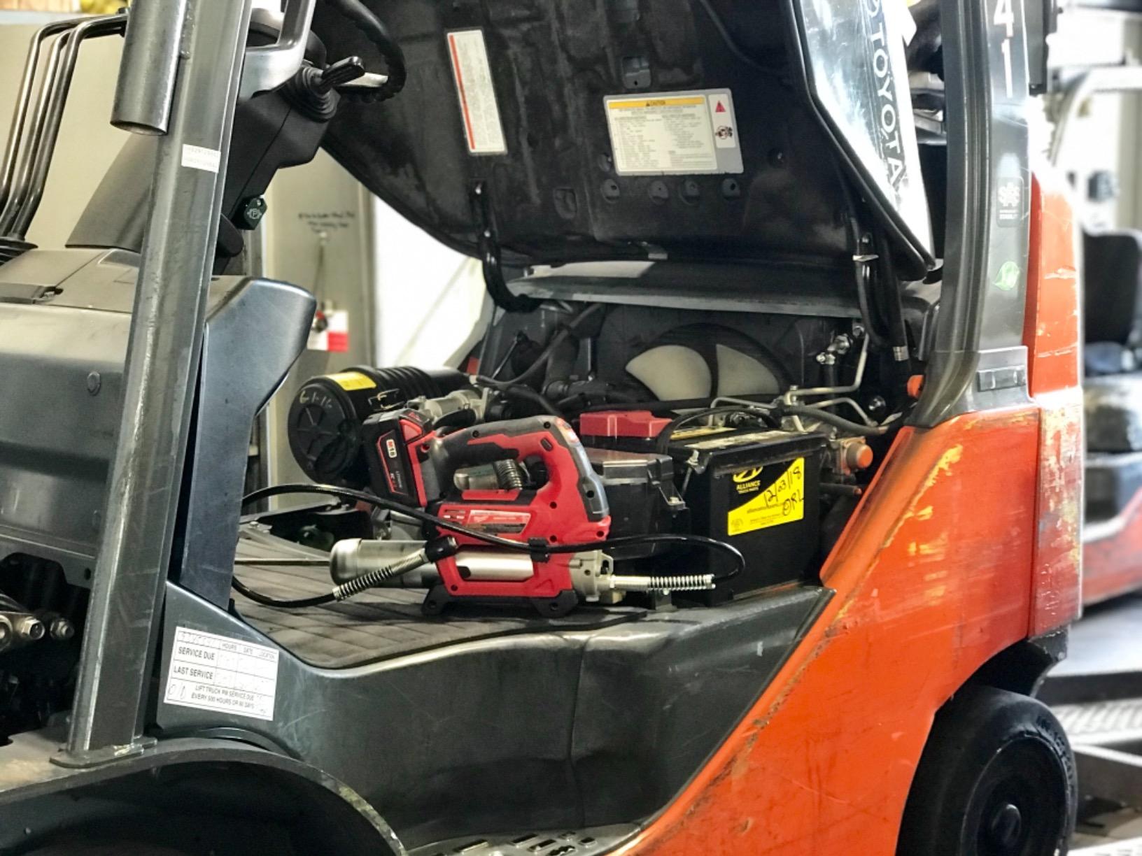 Milwaukee 2646-20 M18 2-Speed Grease Gun, Bare Tool customer photo 1