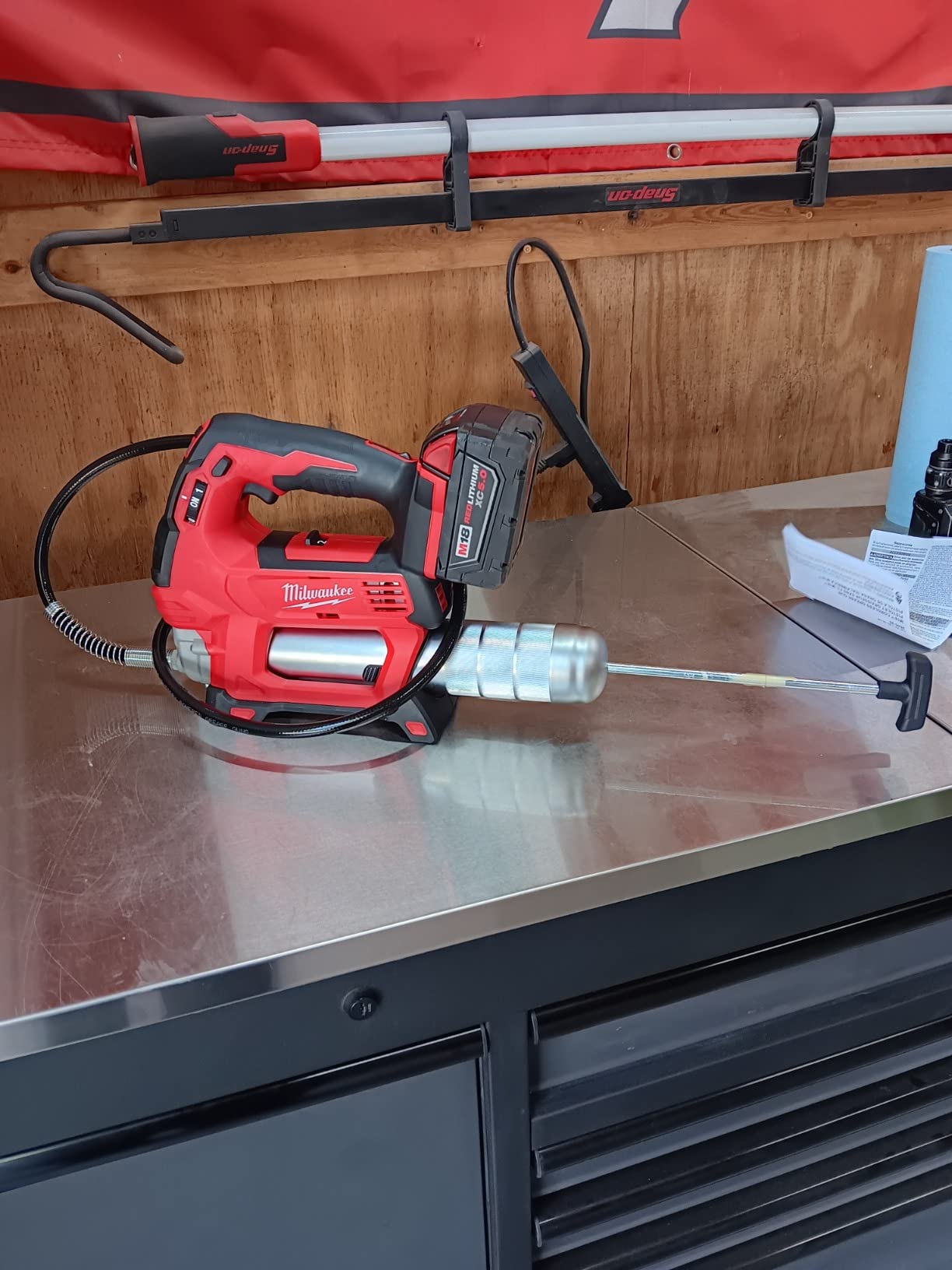 Milwaukee 2646-20 M18 2-Speed Grease Gun, Bare Tool customer photo 2