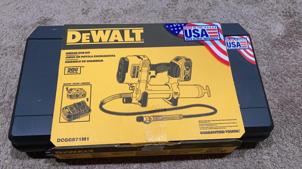 DEWALT Grease Gun Kit 20V MAX with 4.0Ah Battery and Charger, Cordless Grease Gun, LED Light, 42