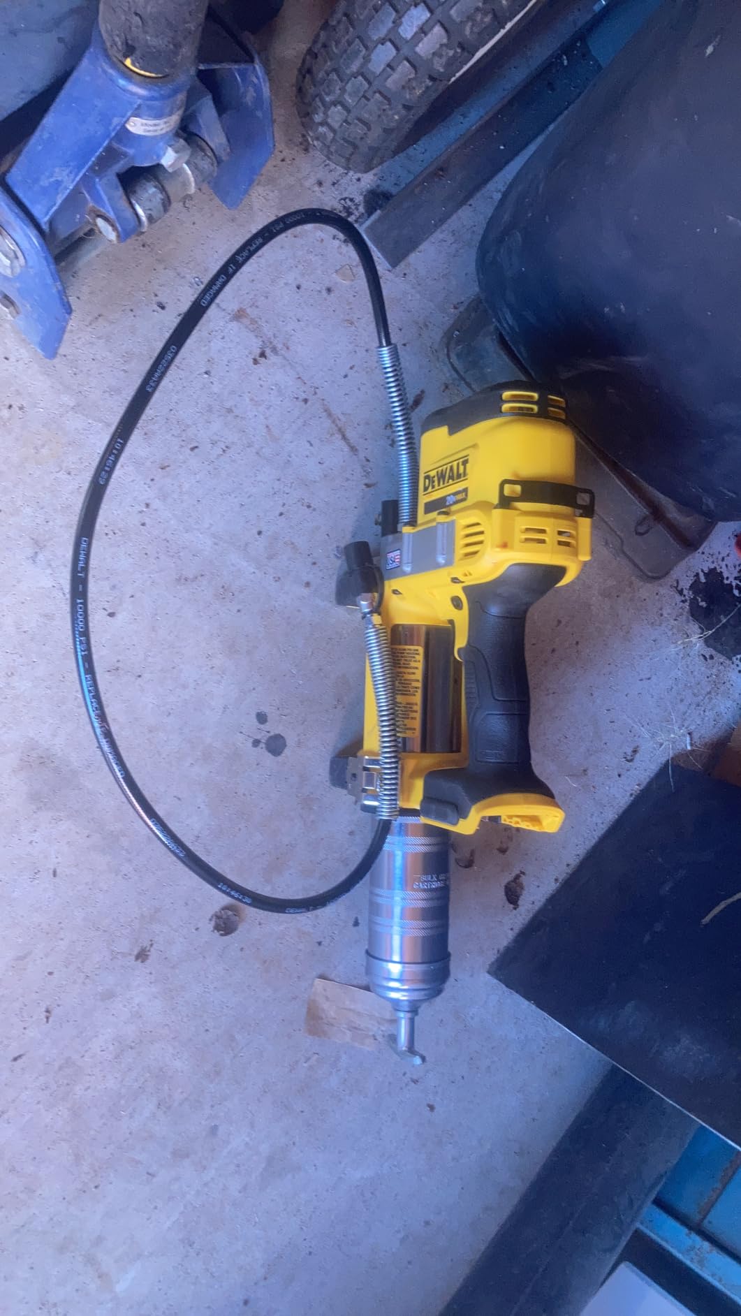DEWALT Grease Gun 20V MAX, Cordless Electric Grease Gun 42