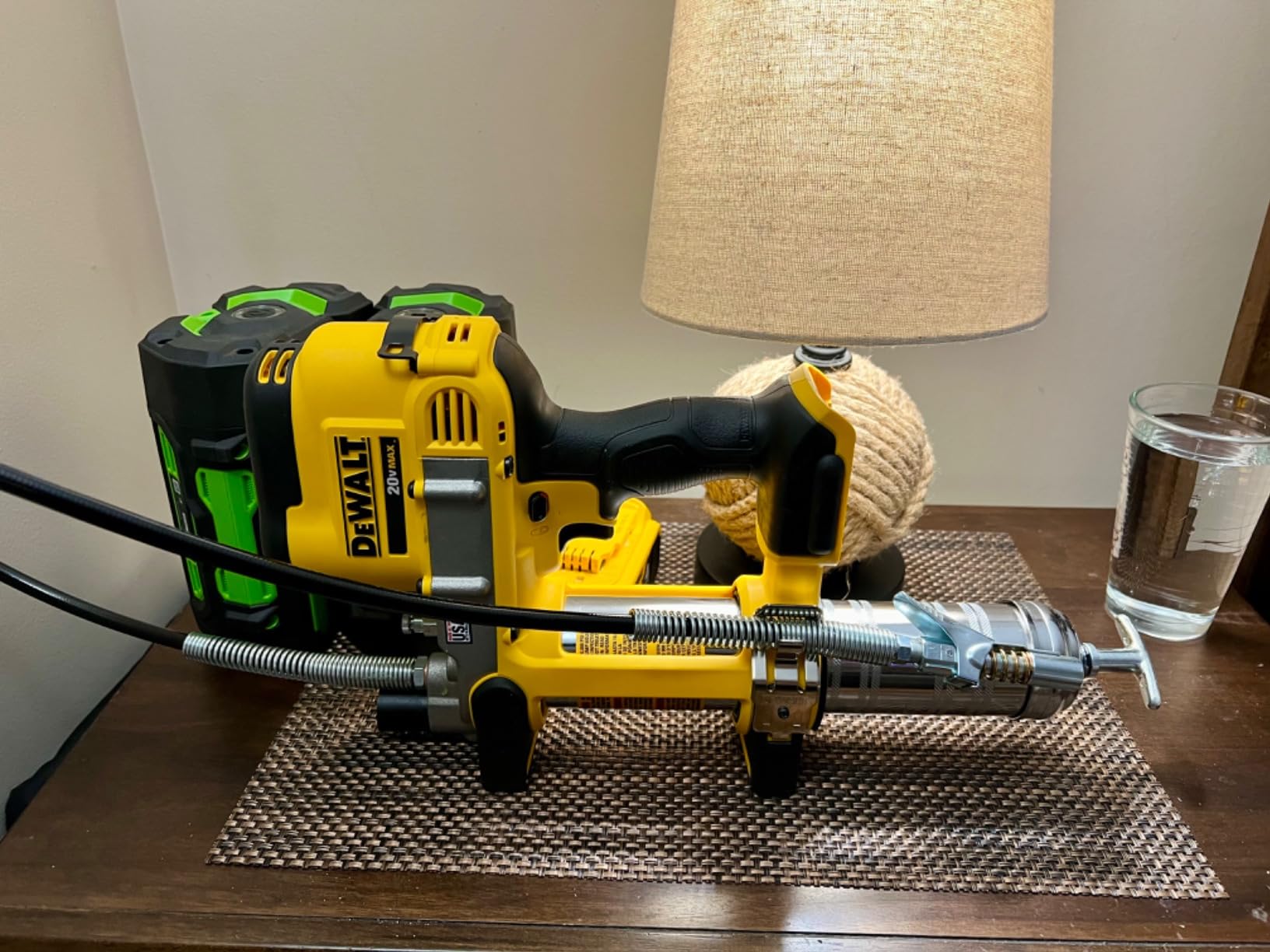 DEWALT Grease Gun 20V MAX, Cordless Electric Grease Gun 42