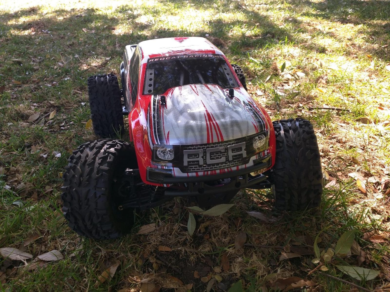 Volcano EPX 1/10 Scale Electric RC Monster Truck - 4WD RC Truck with 2.4GHz Radio, Waterproof Electronics, 19T Brushed 550 Motor, Battery & Charger, Red customer photo 2