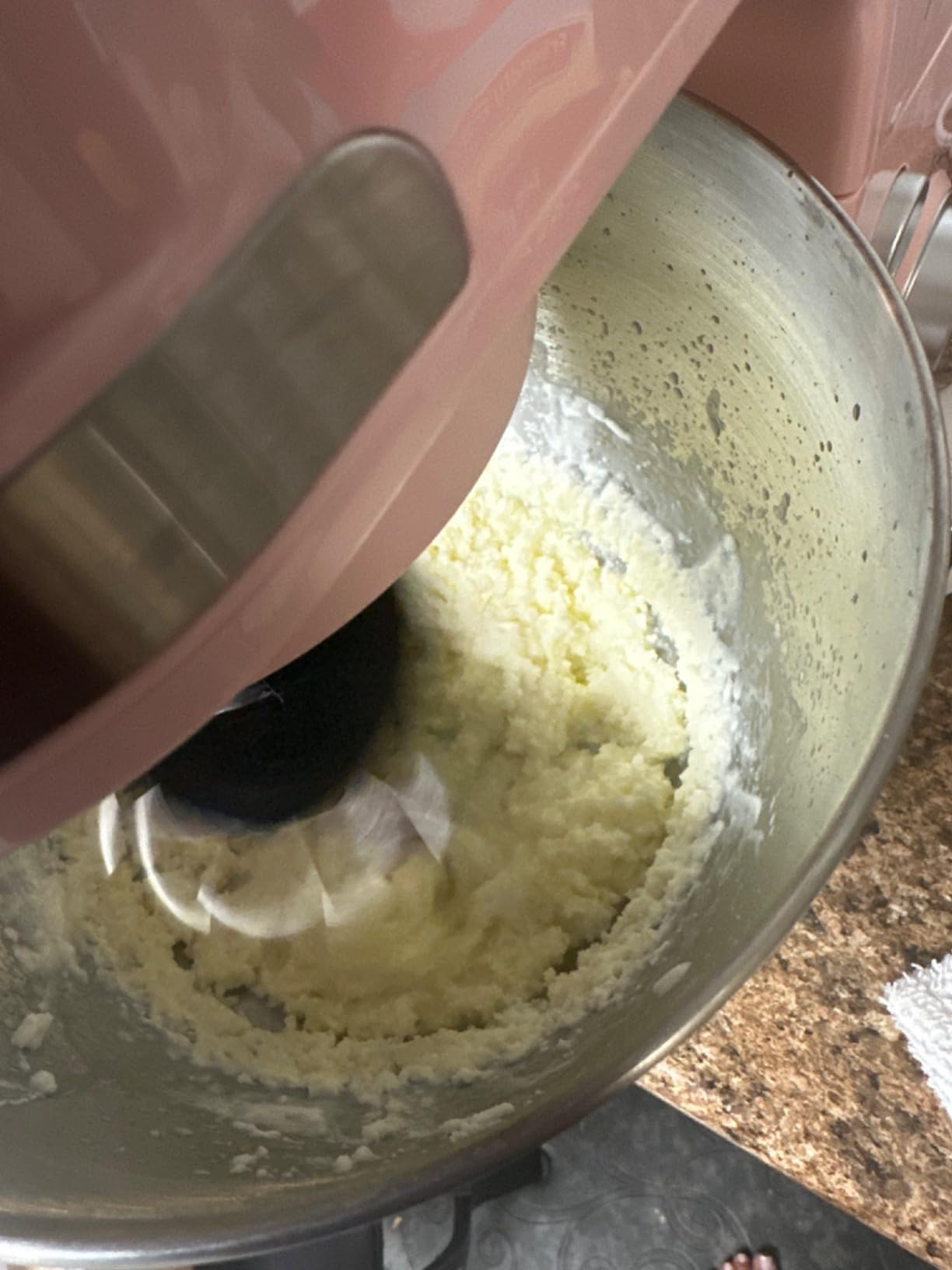 Hamilton Beach 4 Quart Electric Stand Mixer With 7 Speeds, Planetary Mixing For Full Bowl Coverage, Splash Guard, 300 Watts, Whisk, Flat Beater, Dough Hook, Black customer photo 2
