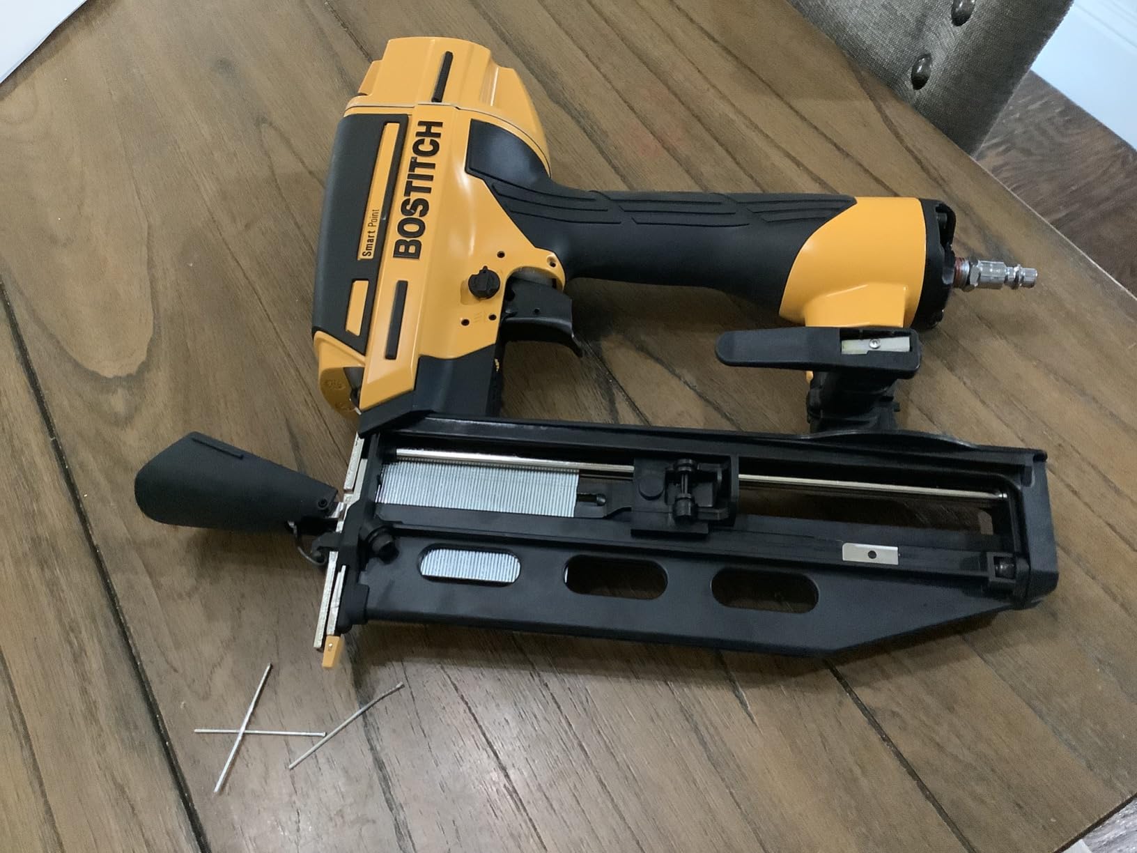 Bostitch 2.5-in X 16-Gauge Clip Head Finishing Pneumatic Nail Gun customer photo 1