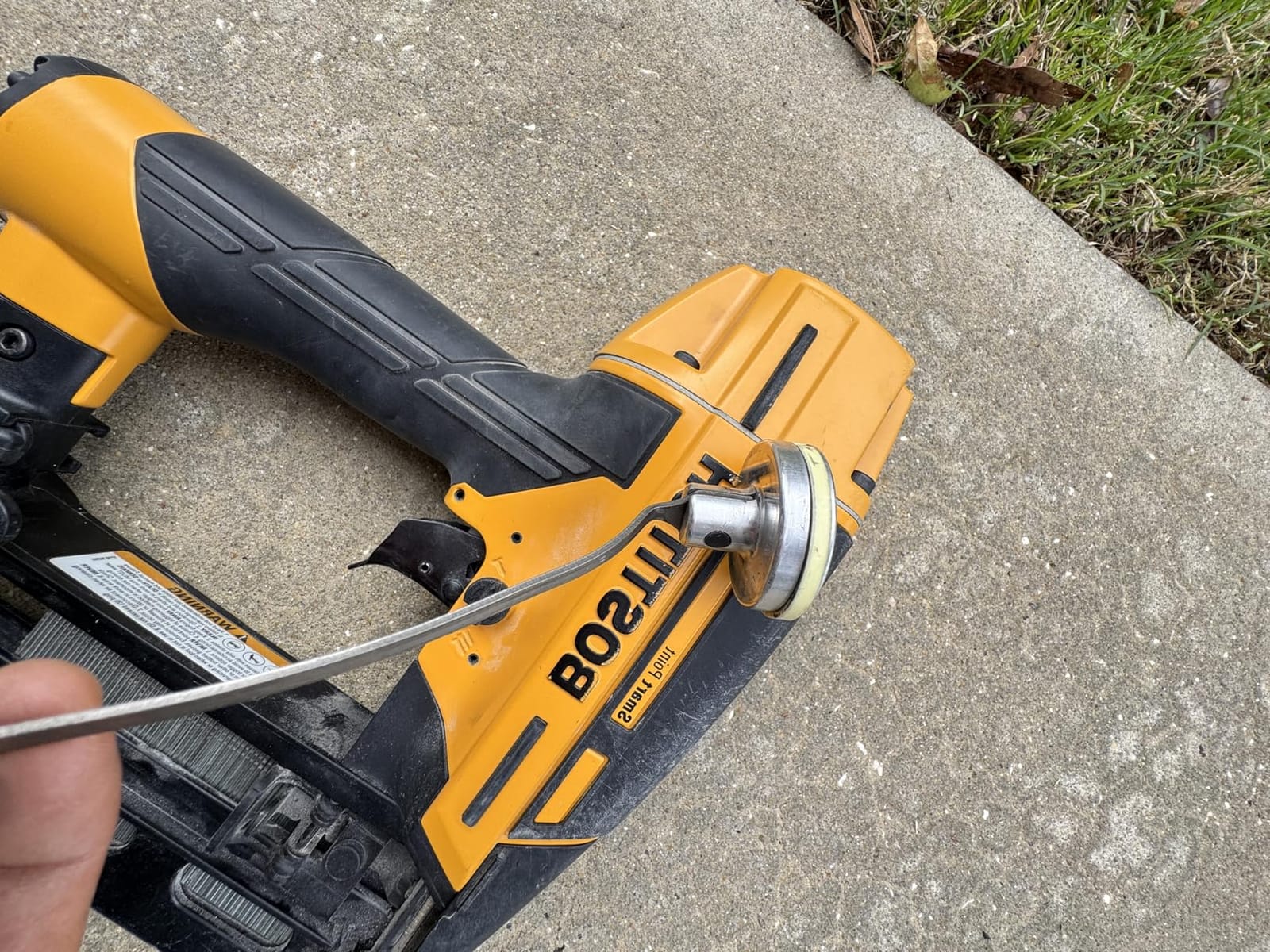 Bostitch 2.5-in X 16-Gauge Clip Head Finishing Pneumatic Nail Gun customer photo 2