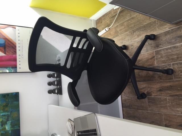 Flash Furniture Mid-Back Black Mesh Swivel Ergonomic Task Office Chair with Flip-Up Arms customer photo 2