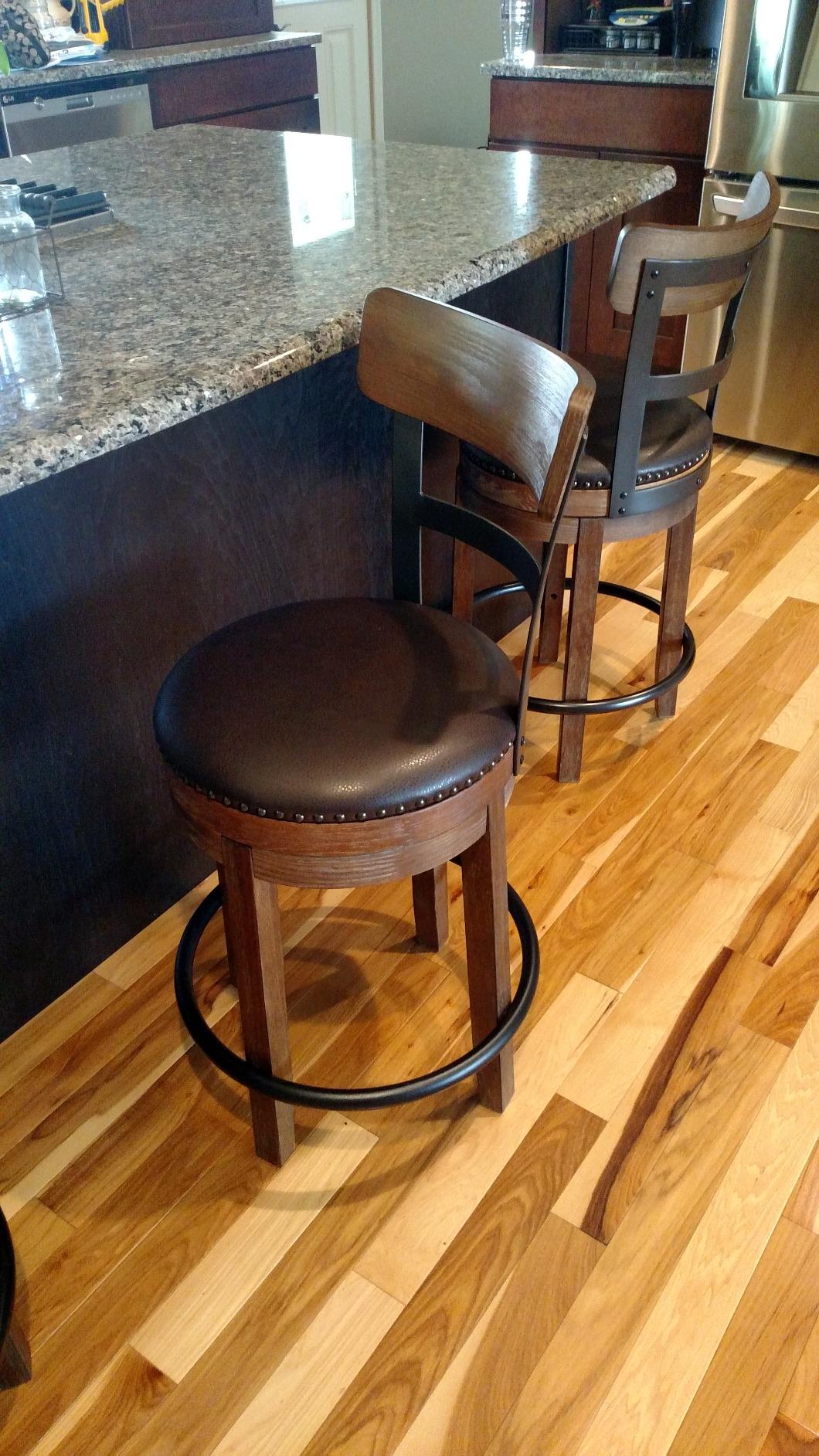 Signature Design by Ashley Pinnadel Counter Height Swivel Bar Stool, Brown customer photo 1