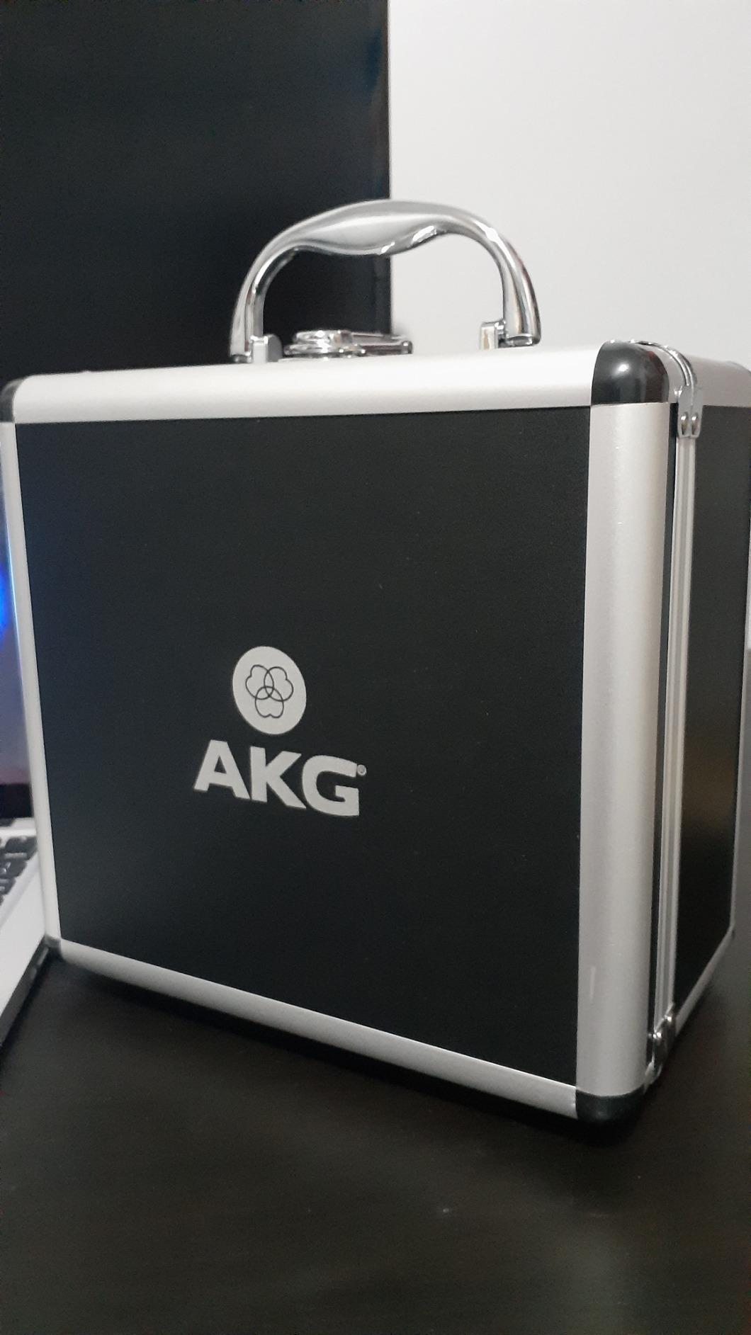 AKG Pro Audio P220 High-Performance Condenser Microphone - Great for vocals, guitar, brass, and general recording. XLR Wired mic for studio or stage. Black customer photo 1