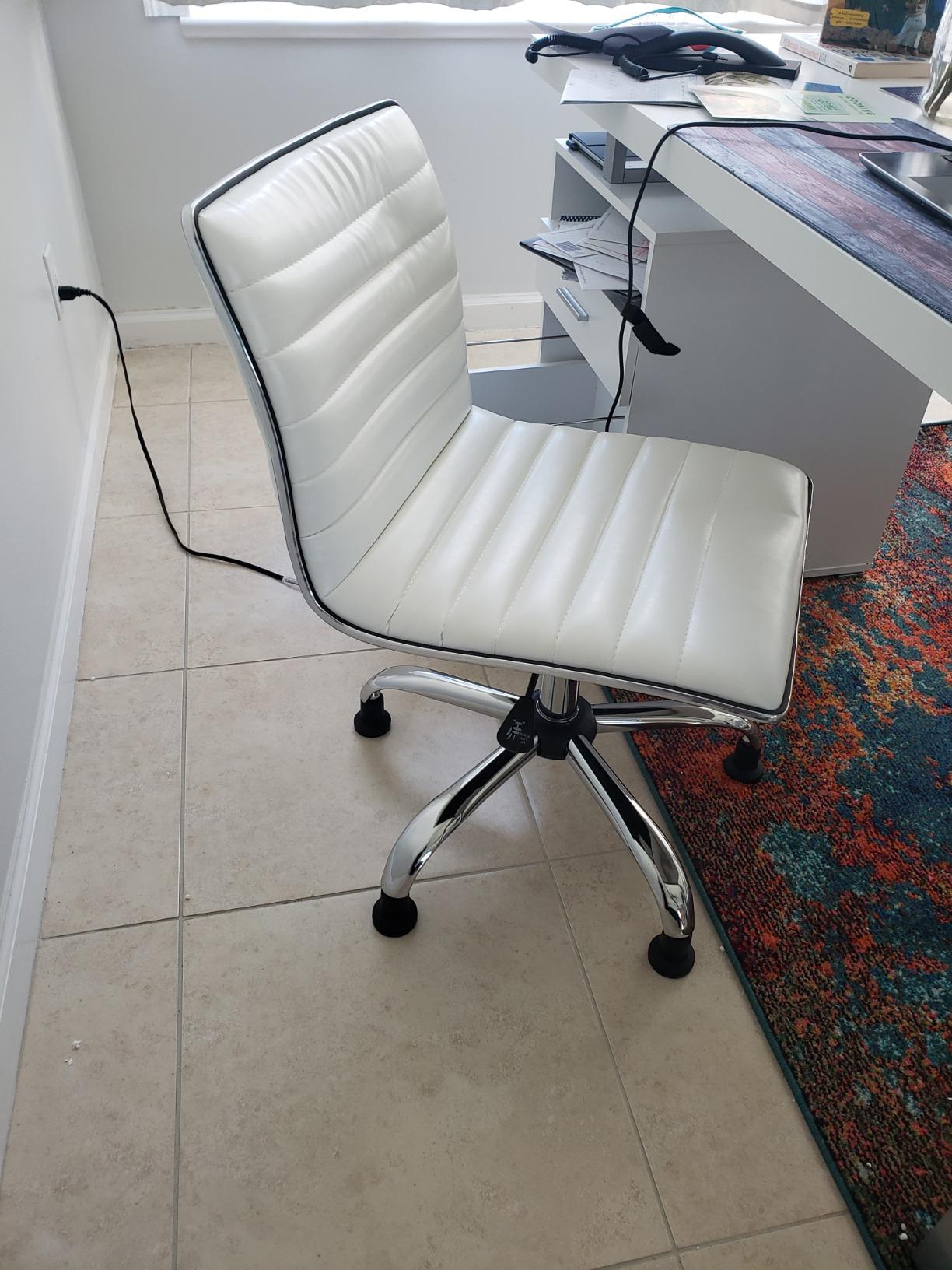Flash Furniture Low Back Designer Armless White Ribbed Swivel Task Office Chair customer photo 2