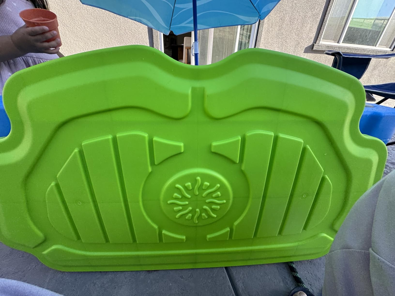 Step2 Cascading Cove Sand and Water Table, Kids Activity Sensory Playset, Comes with Umbrella, Summer Outdoor Toys, 7 Piece Toy Accessories, For Toddlers 1.5+ Years Old customer photo 1