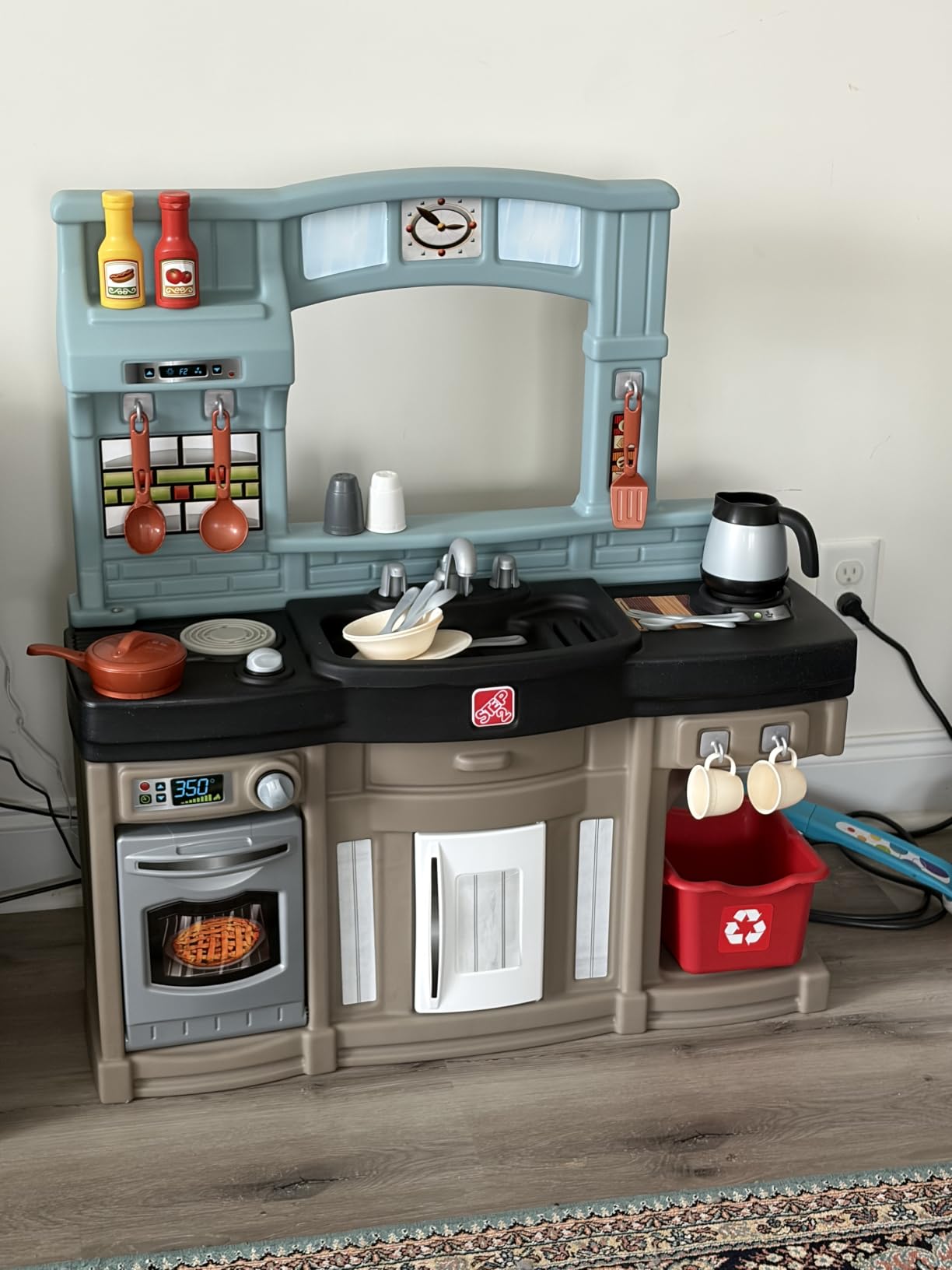 Step2 Best Chefs Kids Kitchen Playset, Indoor/Outdoor Kitchenette, Interactive Play with Lights and Sounds, Made of Durable Plastic, Includes 25 Piece Toy Accessories, For Toddlers 2+ Years Old customer photo 1