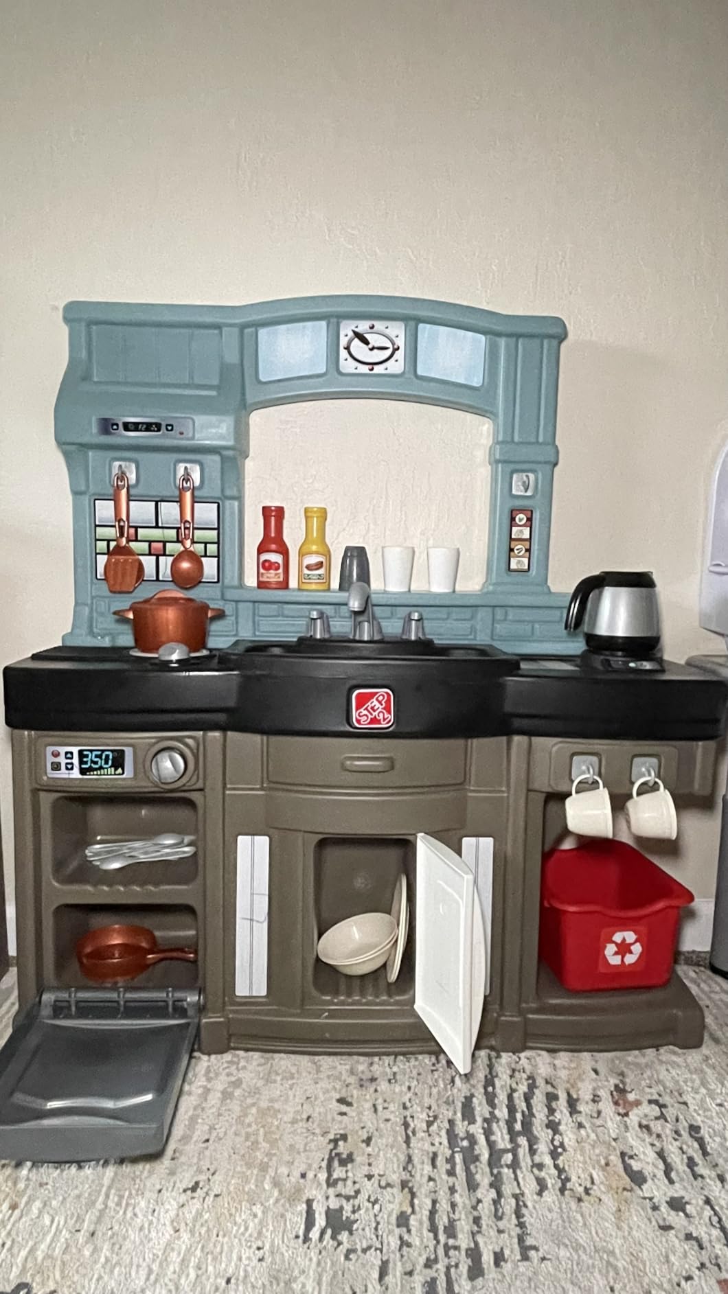 Step2 Best Chefs Kids Kitchen Playset, Indoor/Outdoor Kitchenette, Interactive Play with Lights and Sounds, Made of Durable Plastic, Includes 25 Piece Toy Accessories, For Toddlers 2+ Years Old customer photo 2