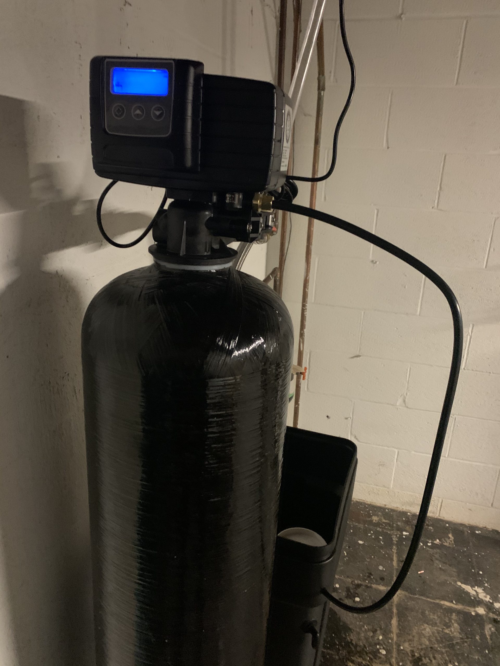 Fleck 5600 SXT Whole House Water Softener, 48,000 Grains, Black | Ships Loaded With Resin In Tank customer photo 1