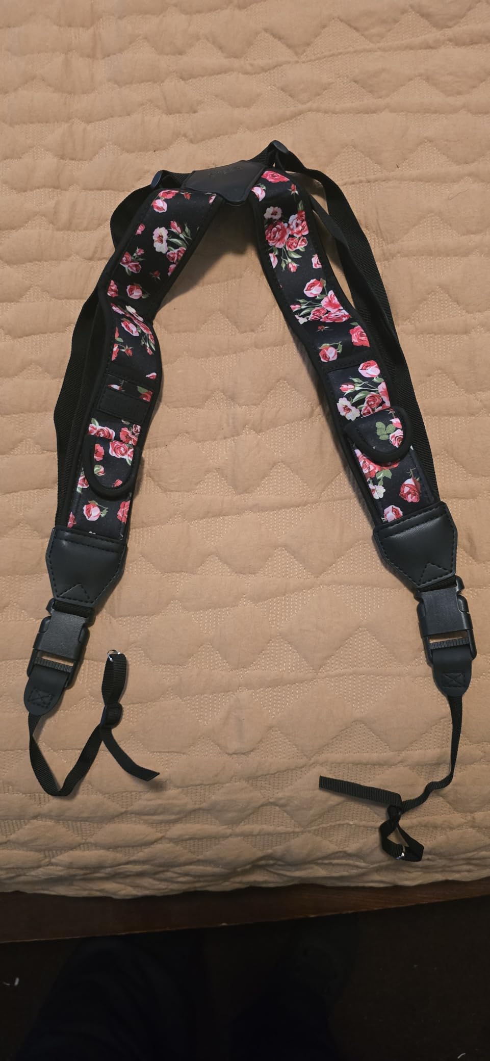 USA Gear DSLR Camera Strap Chest Harness with Quick Release Buckles, Black Neoprene Pattern and Accessory Pockets - Compatible with Canon, Nikon, Sony and More Point and Shoot and Mirrorless Cameras customer photo 1