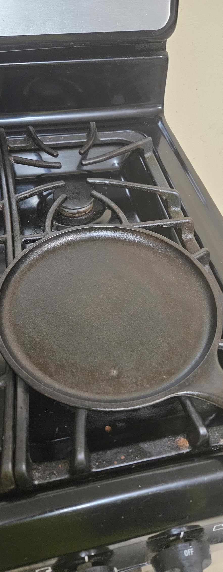 Lodge Pre-Seasoned Cast Iron Round Griddle, 8 Inches | Round Cast Iron Griddle for Pancakes, Tortillas & More, Induction, Grill, Oven & Campfire Compatible, PFAS-Free customer photo 2
