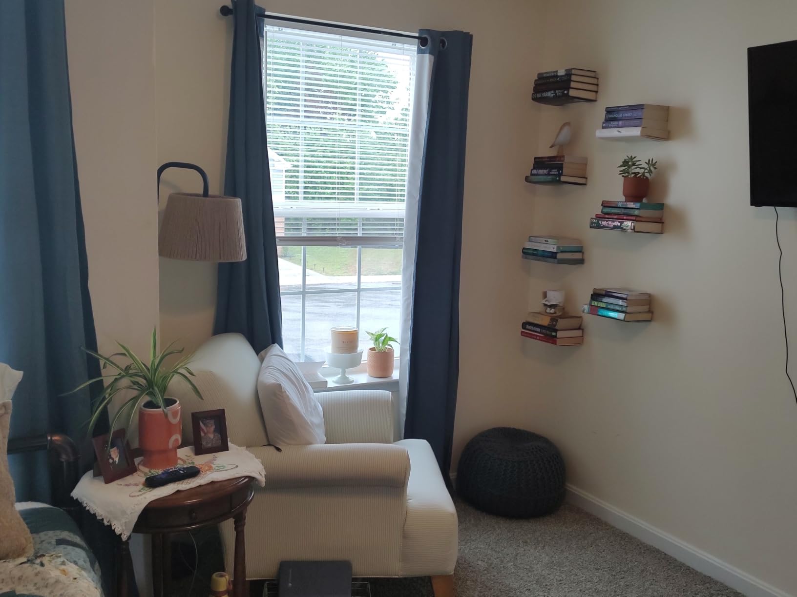STORAGE MANIAC Invisible Floating Bookshelves Wall Mounted White | Heavy-Duty Steel Floating Book Shelves Hidden Bookshelf Hanging Shelf for Bedroom Living Room Office | Large 4-Pack customer photo 1