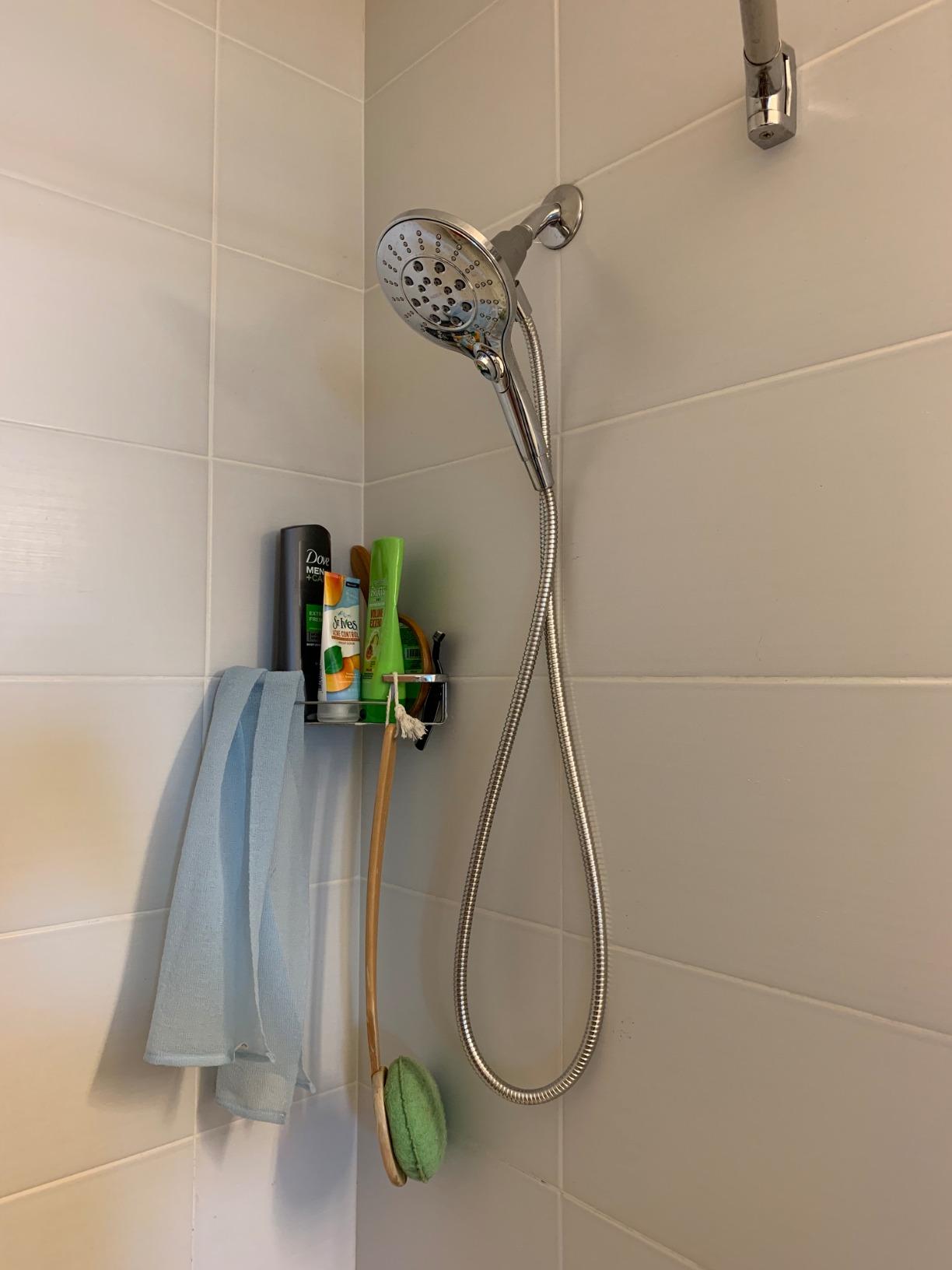 Moen Engage Chrome Magnetix Six-Function 5.5-Inch Wide Handheld Shower Head with Hose and Magnetic Docking System, 26112 customer photo 1