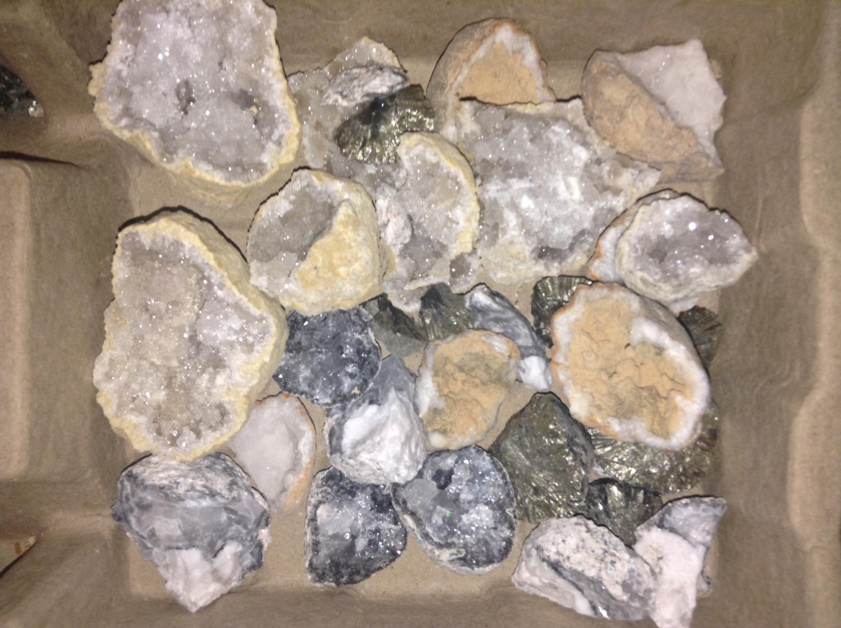 National Geographic Break Open 15 Premium Geodes Science Kit for Kids | Extra-Large Natural Specimens, Safety Goggles, Real Crystals Inside, Break Your Own Geodes, Earth Science, Birthday Gift customer photo 1