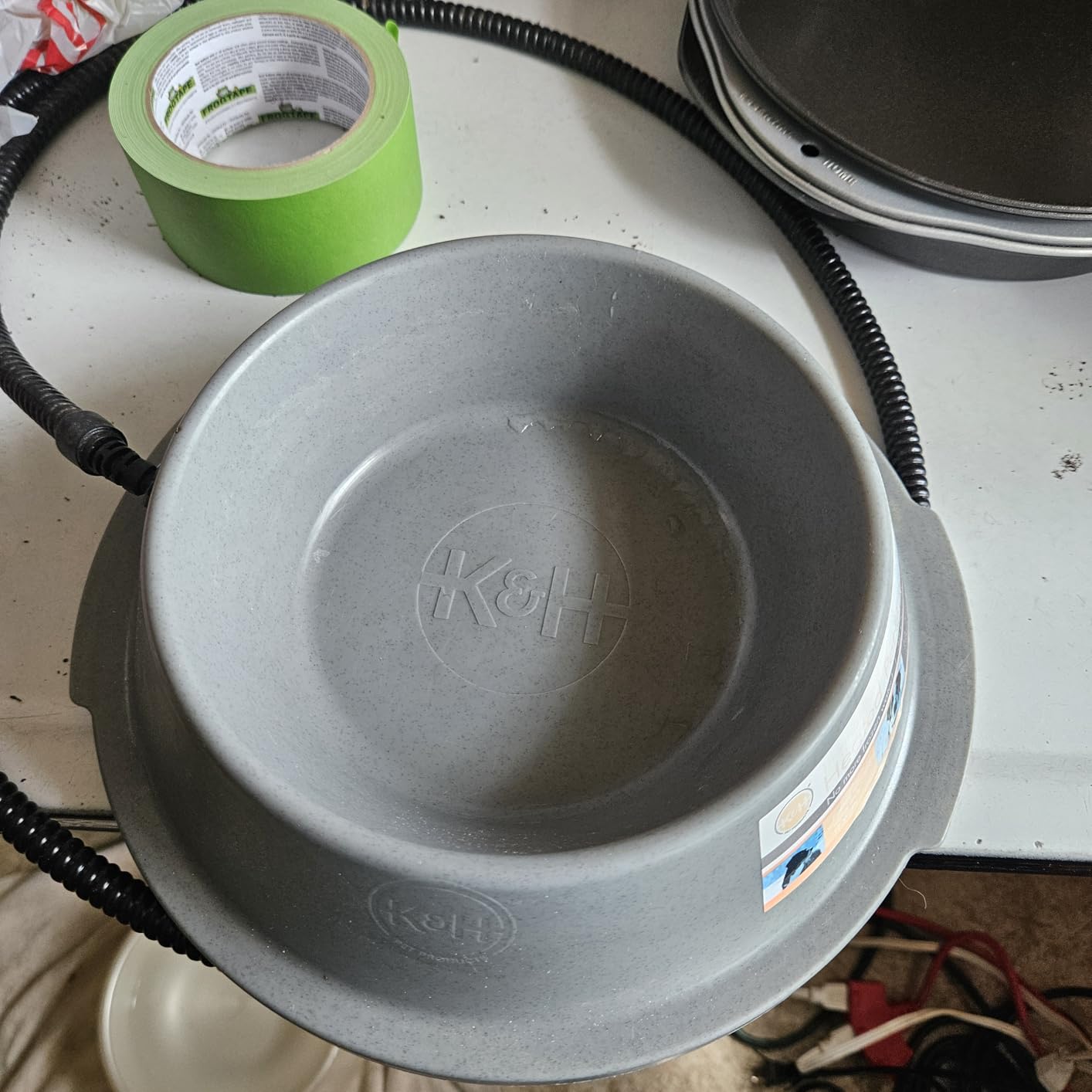 K&H Heated Water Bowl, Thermal-Bowl for Cats & Dogs, Safety Listed 12W | Outdoor Water Stays Unfrozen In Winter. Outdoor Heated Dog Dish for Pets, Automatic No Freeze, Anti Chew Cord, 32 Ounces Gray customer photo 1