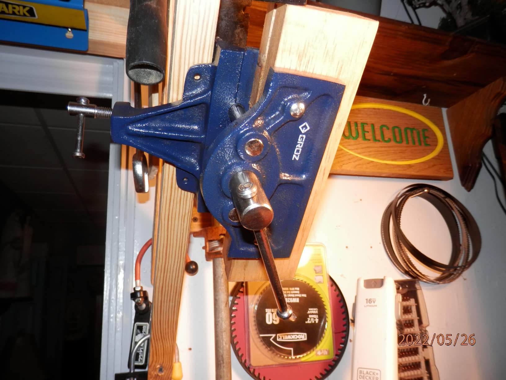 Groz 6-Inch Portable Woodworking Vise, Dual Mount Bench Clamp or Bolt-Down, Cast Iron with Toe-In Jaws and Chrome-Plated Screw, for Woodworkers and DIY (39006) customer photo 1
