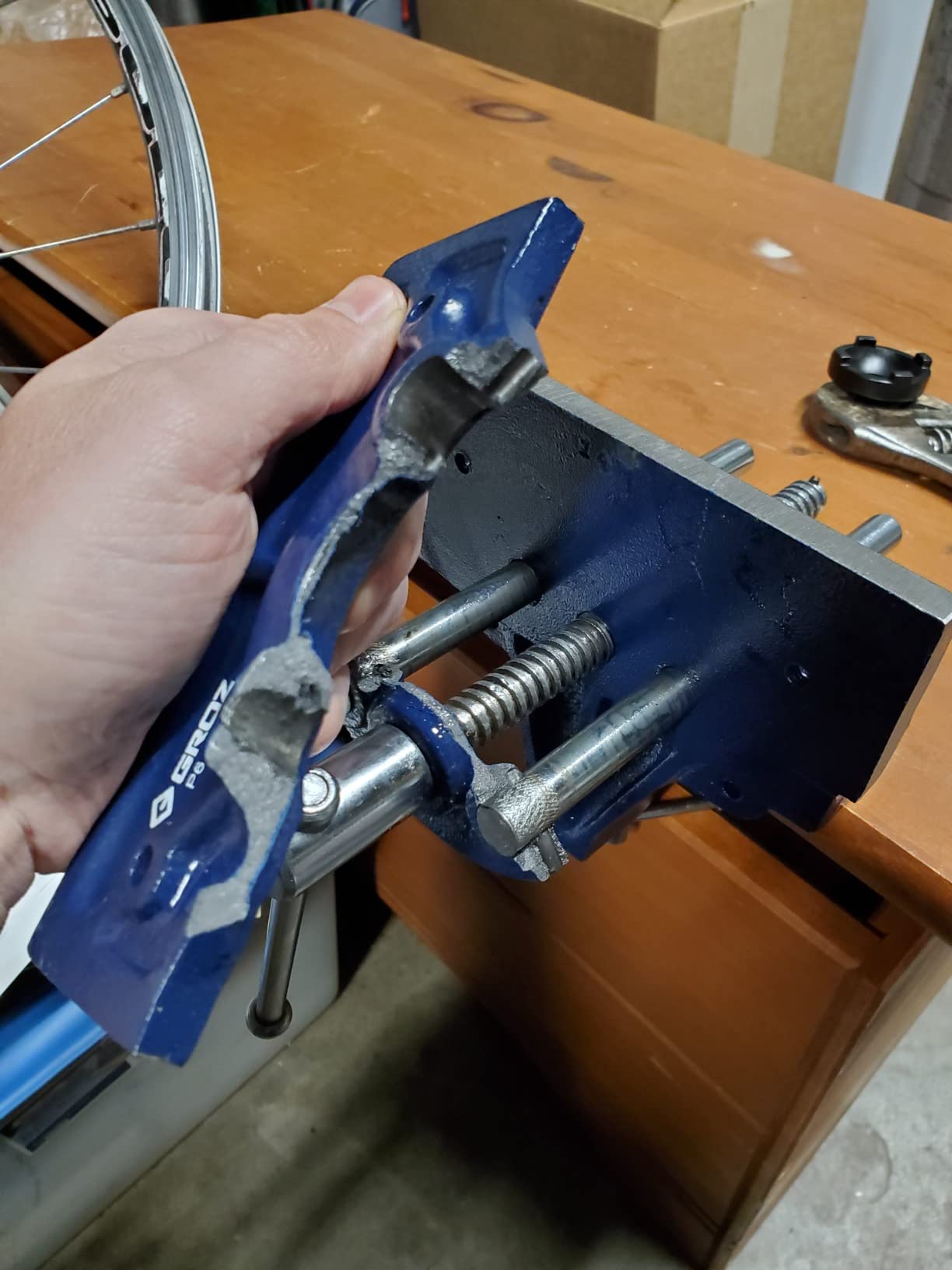 Groz 6-Inch Portable Woodworking Vise, Dual Mount Bench Clamp or Bolt-Down, Cast Iron with Toe-In Jaws and Chrome-Plated Screw, for Woodworkers and DIY (39006) customer photo 2