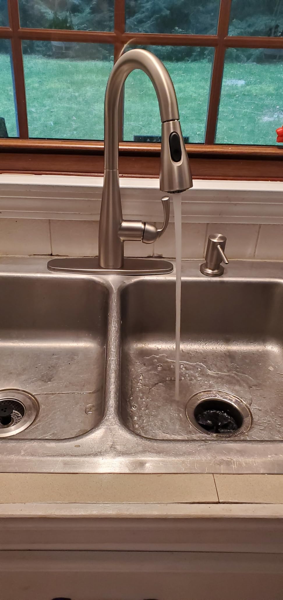 Moen Essie Spot Resist Stainless Pulldown Sprayer Kitchen Sink Faucet Set with Modern Pump Soap Dispenser, 87014SRS customer photo 1