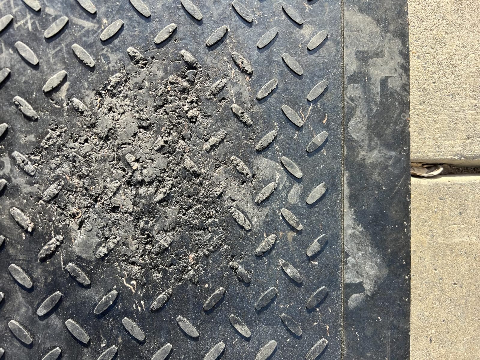 4400000, 4 in x 6 in Utility All-Purpose Rubber Mat, 3/8 in Thick, Grooved Bottom Drainage, Made in USA, Recycled Tire Cord Reinforced Rubber for Farm Use, Truck Beds and Trailers customer photo 1
